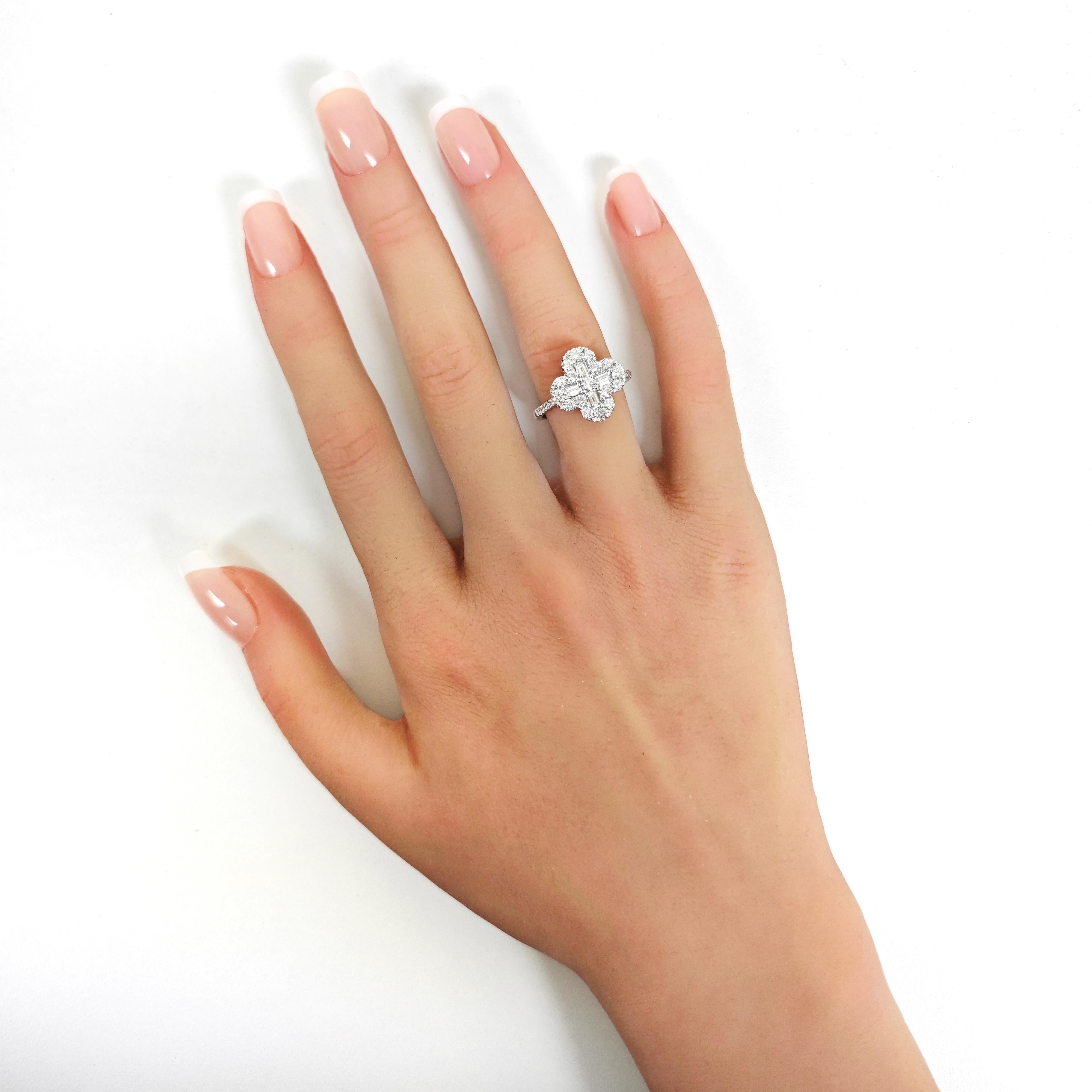Taille ronde Bague de forme plus grande en or blanc avec diamant blanc de 1,26 carat en vente