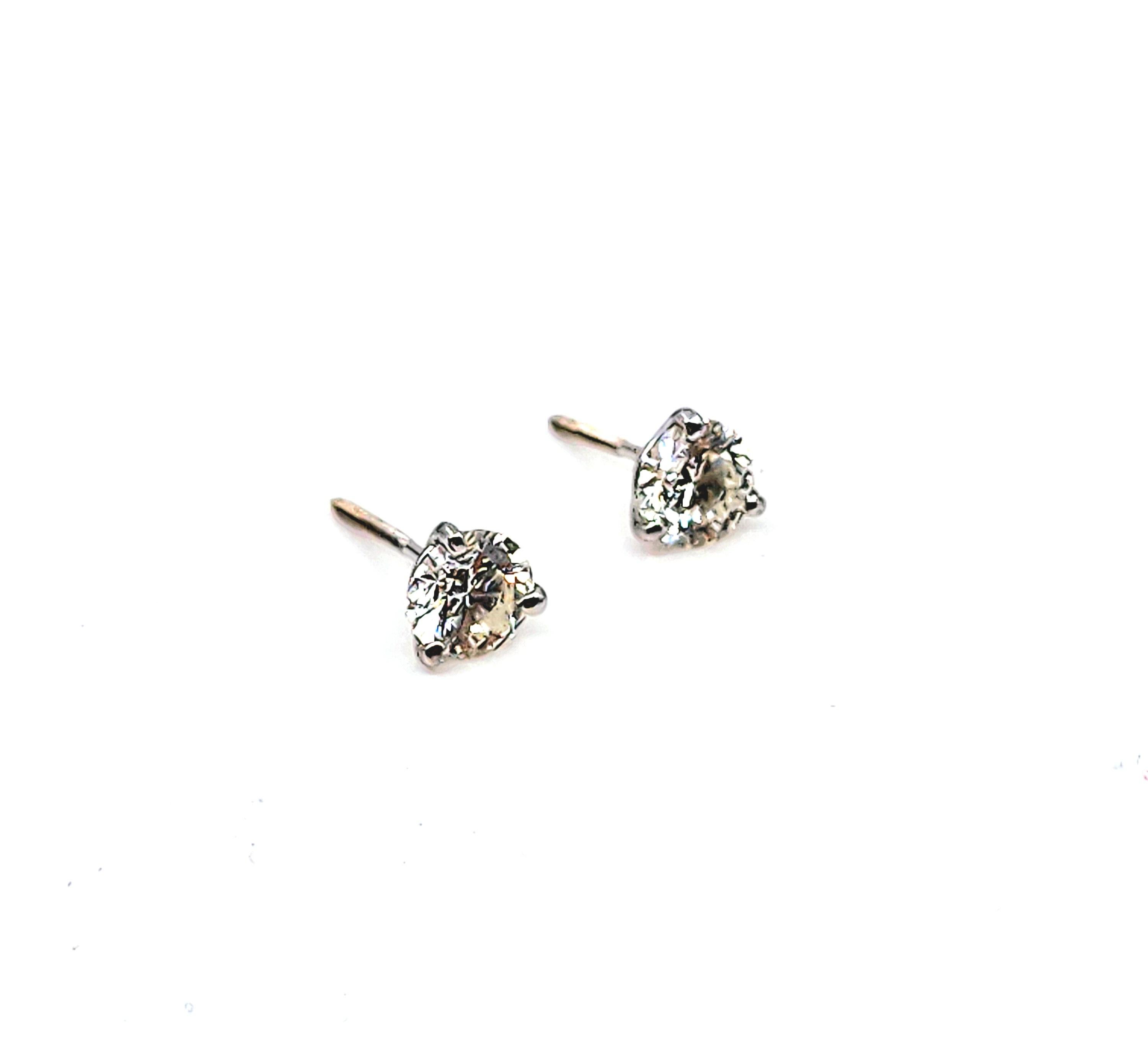 Round Cut 1.26 ct Diamond Stud Earrings For Sale