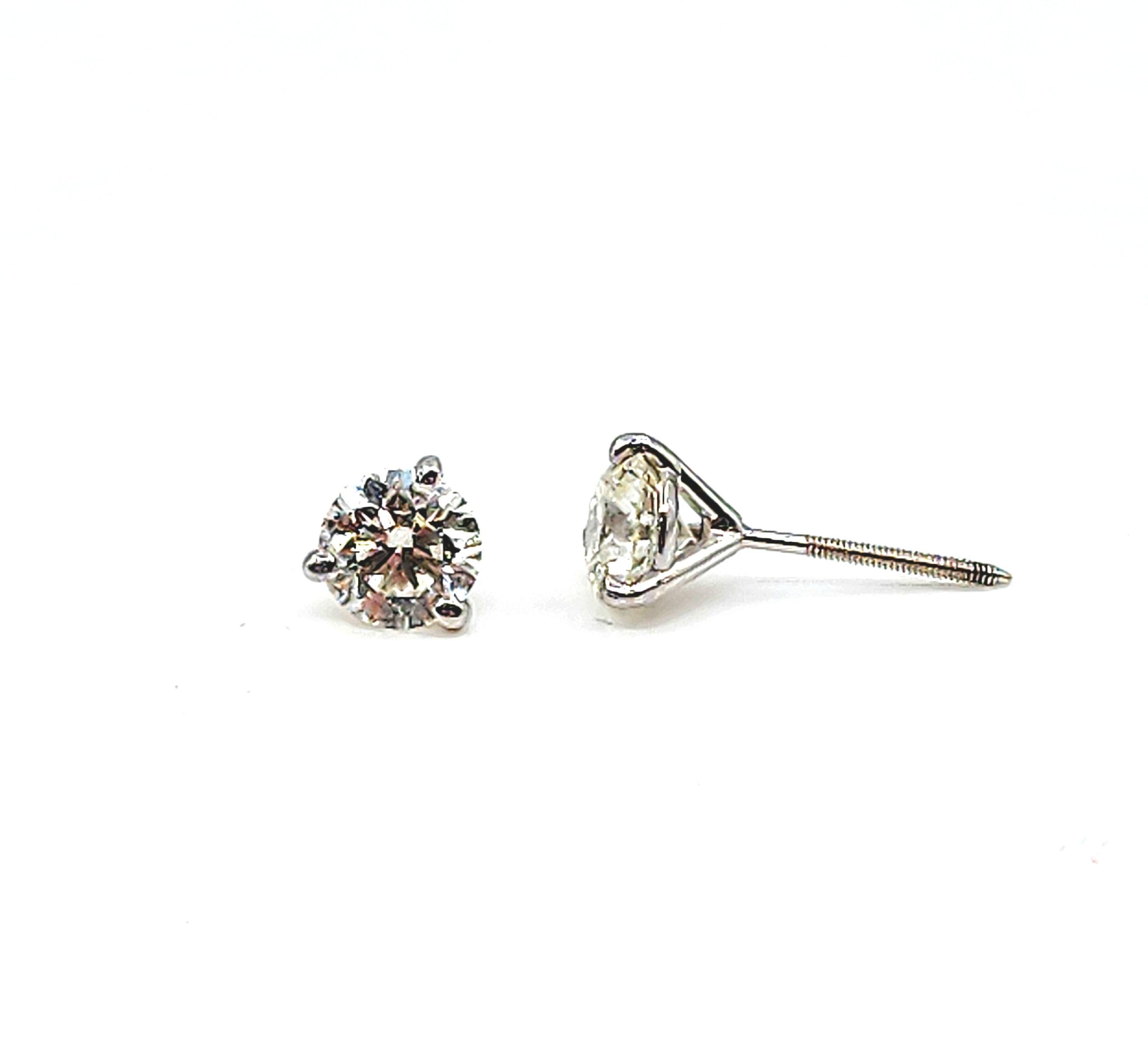 1.26 ct Diamond Stud Earrings In New Condition For Sale In Chicago, IL
