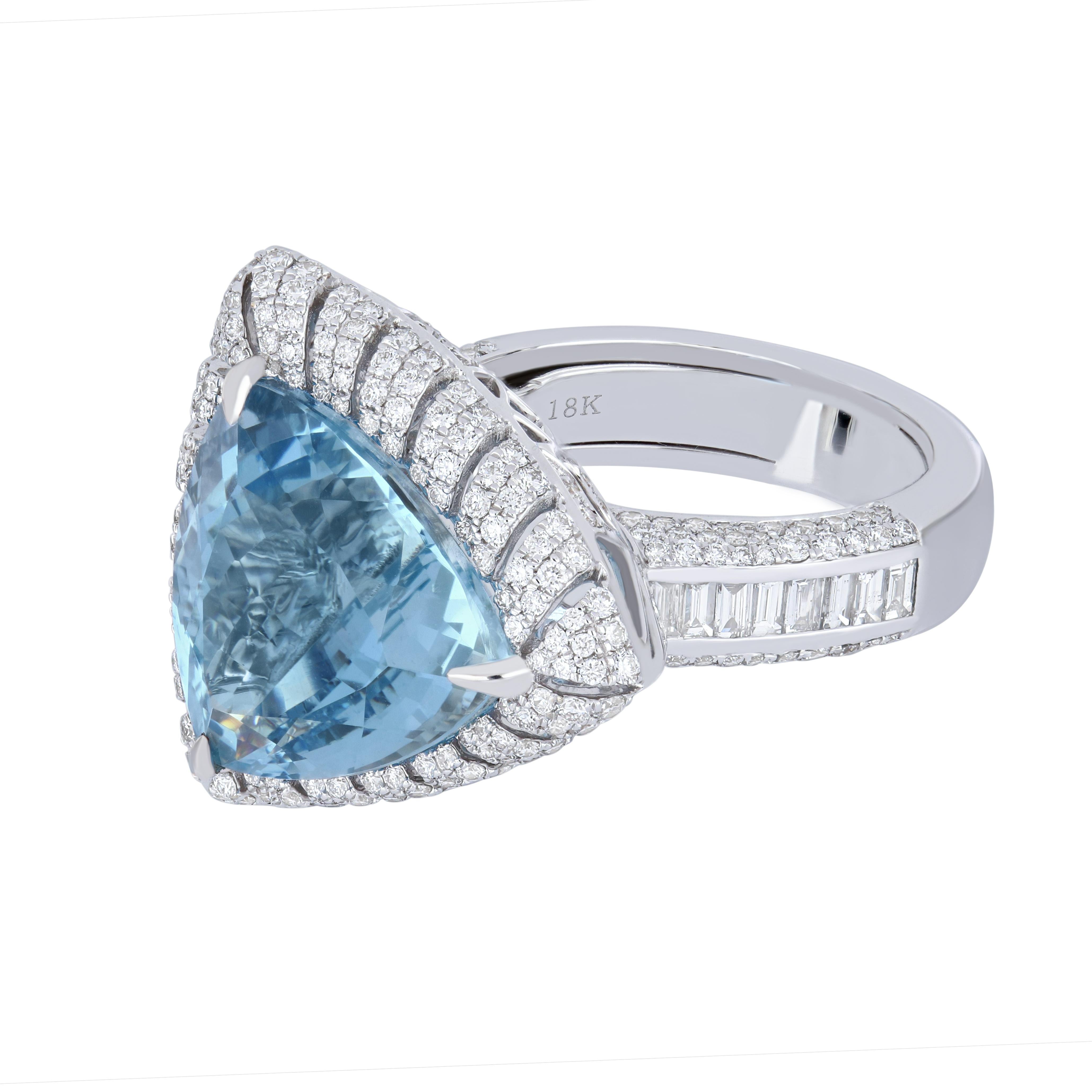 Anello con acquamarina e diamanti da 12,6 carati in oro bianco da 18 carati in vendita 4