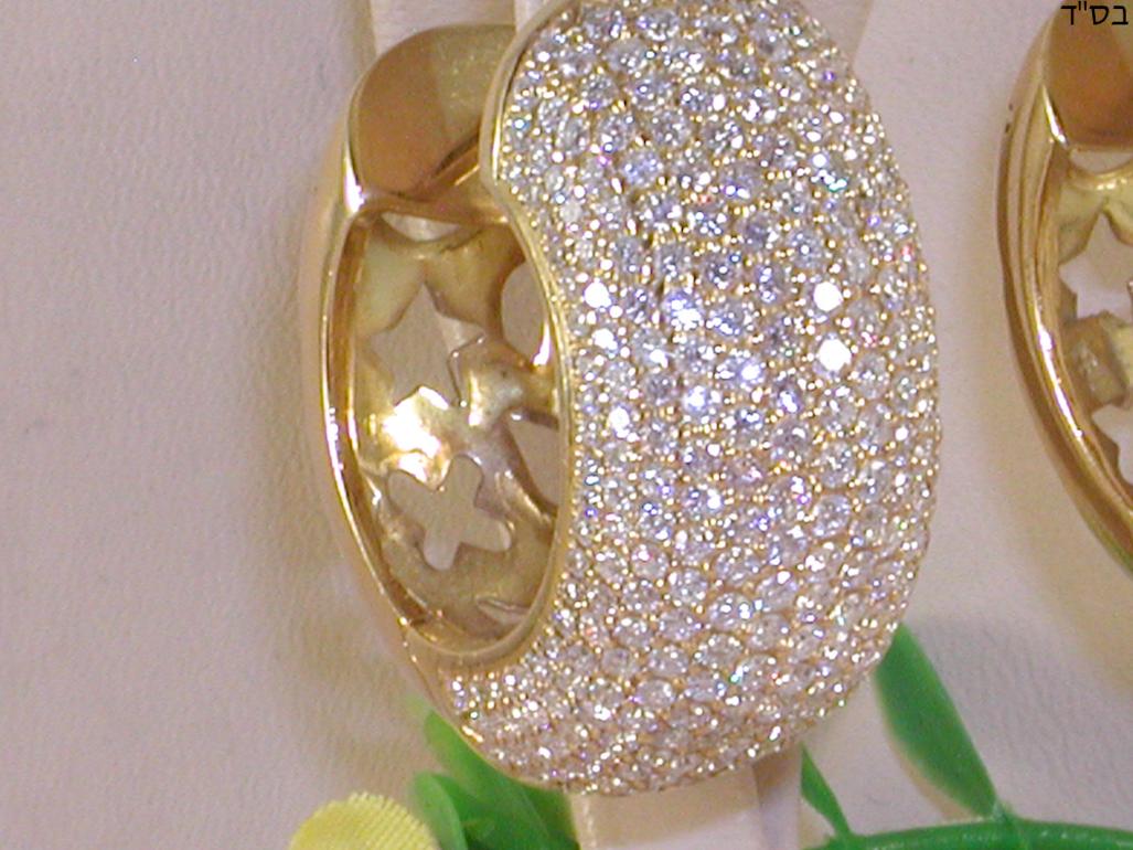 Round Cut 12.60 Carat 18 Karat Yellow Gold White Diamond Hoop Earrings