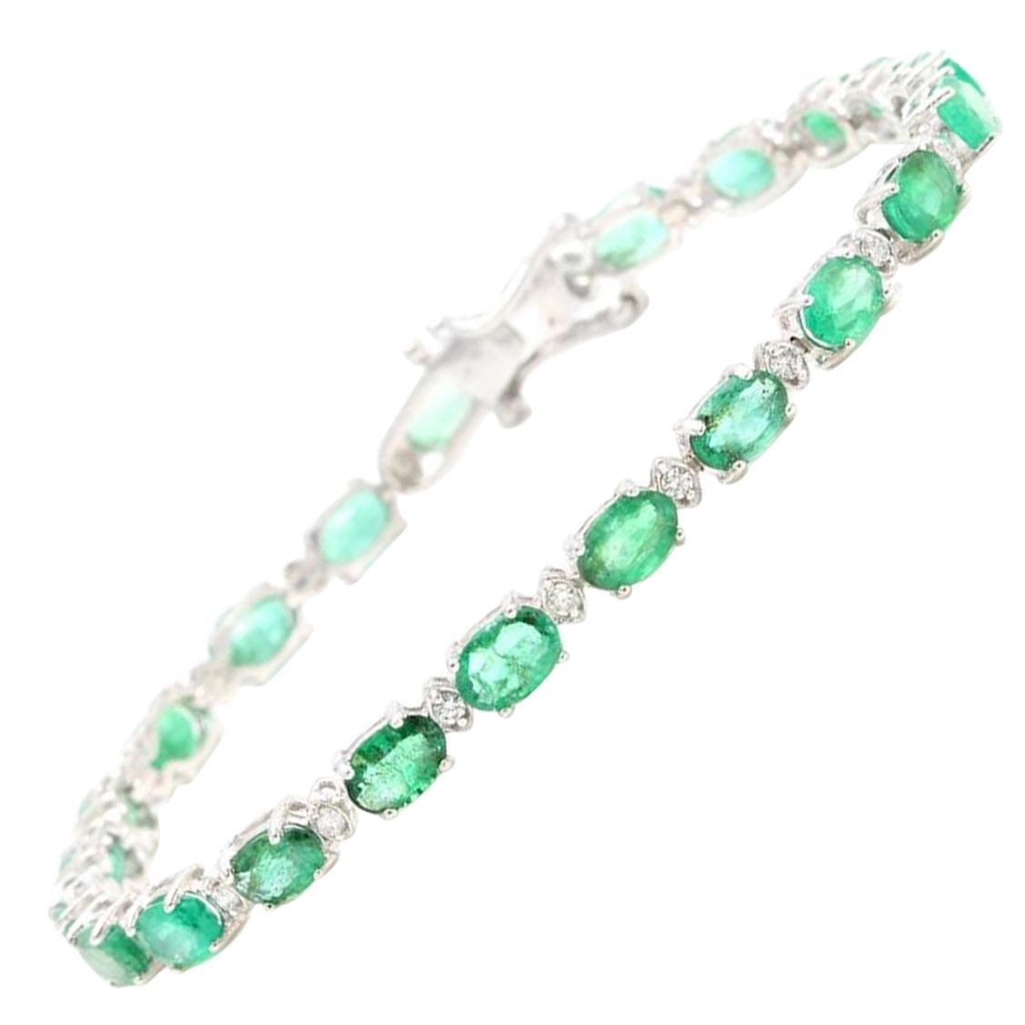 12.60 Carat Natural Emerald and Diamond 14 Karat Solid White Gold Bracelet For Sale