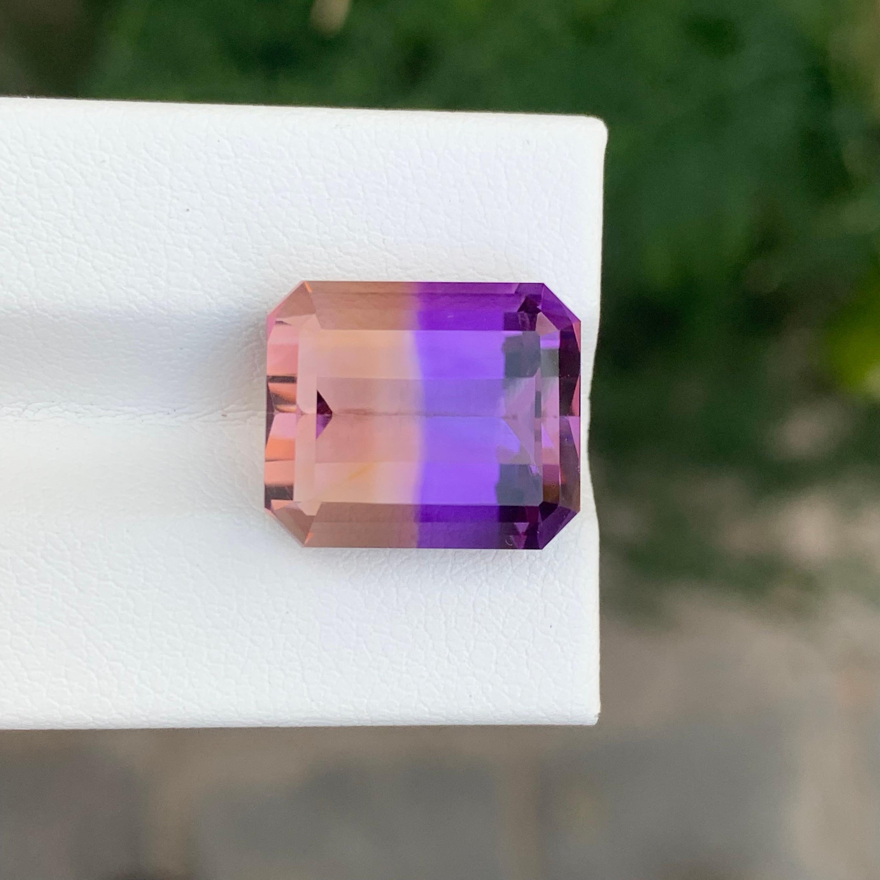Facettierter Ametrin

Gewicht: 12,60 Karat
Abmessungen: 14,8 x 12,5 x 9 mm
Herkunft: Bolivien 
Farbe: Lila & Gelb
Behandlung: Nicht
Bescheinigung: Auf Anfrage
Schliff: Smaragd 
.
Der Ametrin ist ein einzigartiger und fesselnder Edelstein, der eine