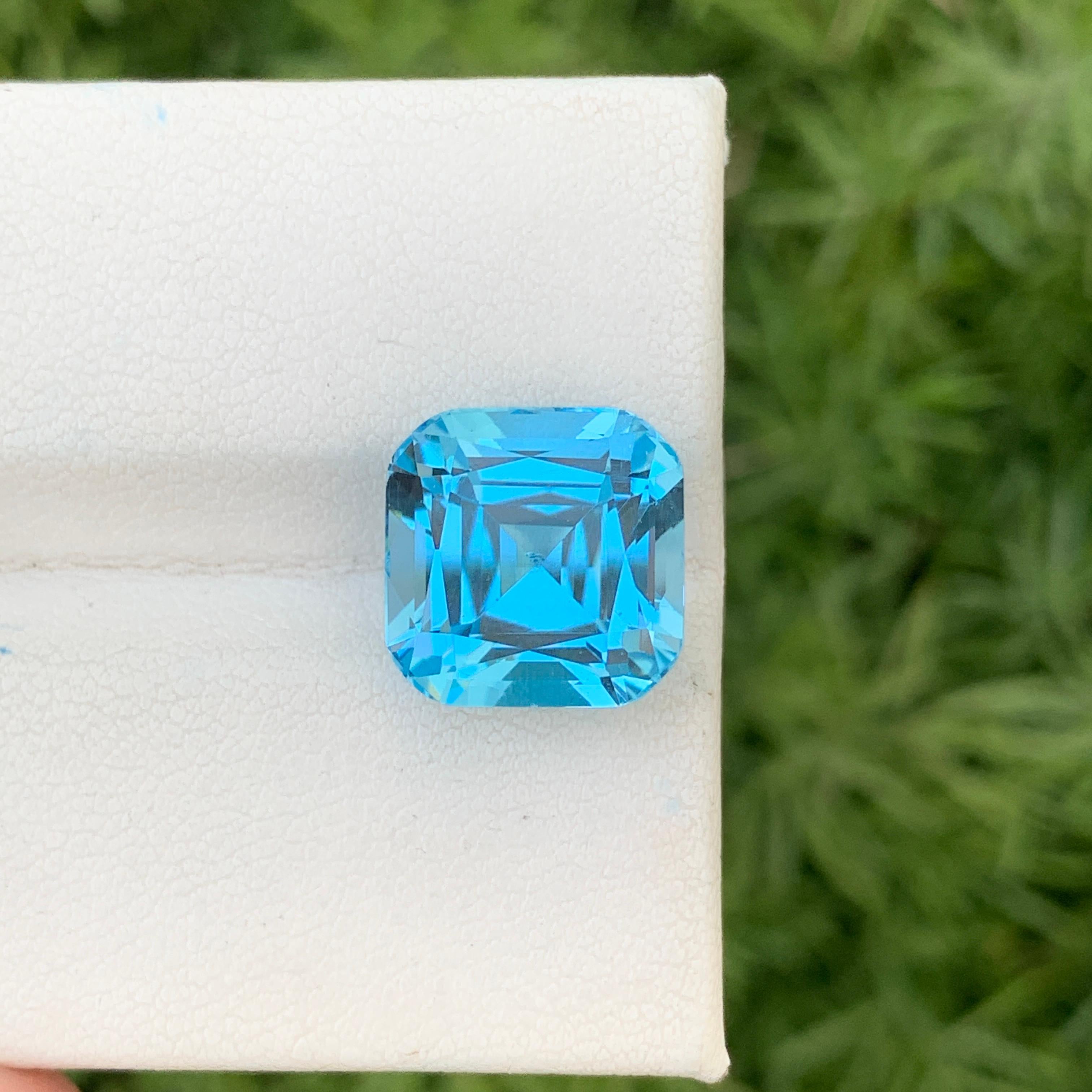 12.60 Carat Sizzling Loose Sky Blue Topaz Perfect Square Shape Gem For Necklace  In New Condition For Sale In Peshawar, PK