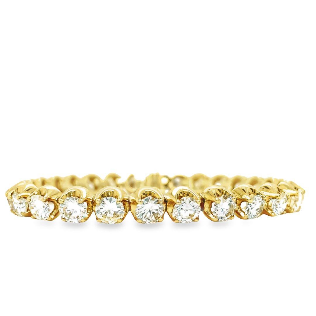 12.60 Carats 1960s Diamond Tennis Bracelet 18k Yellow Gold In Good Condition For Sale In beverly hills, CA