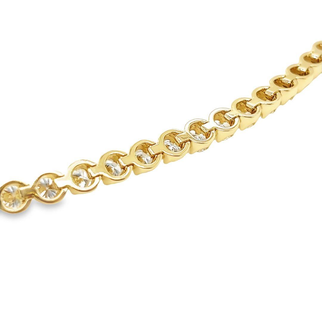 12.60 Carats 1960s Diamond Tennis Bracelet 18k Yellow Gold For Sale 3