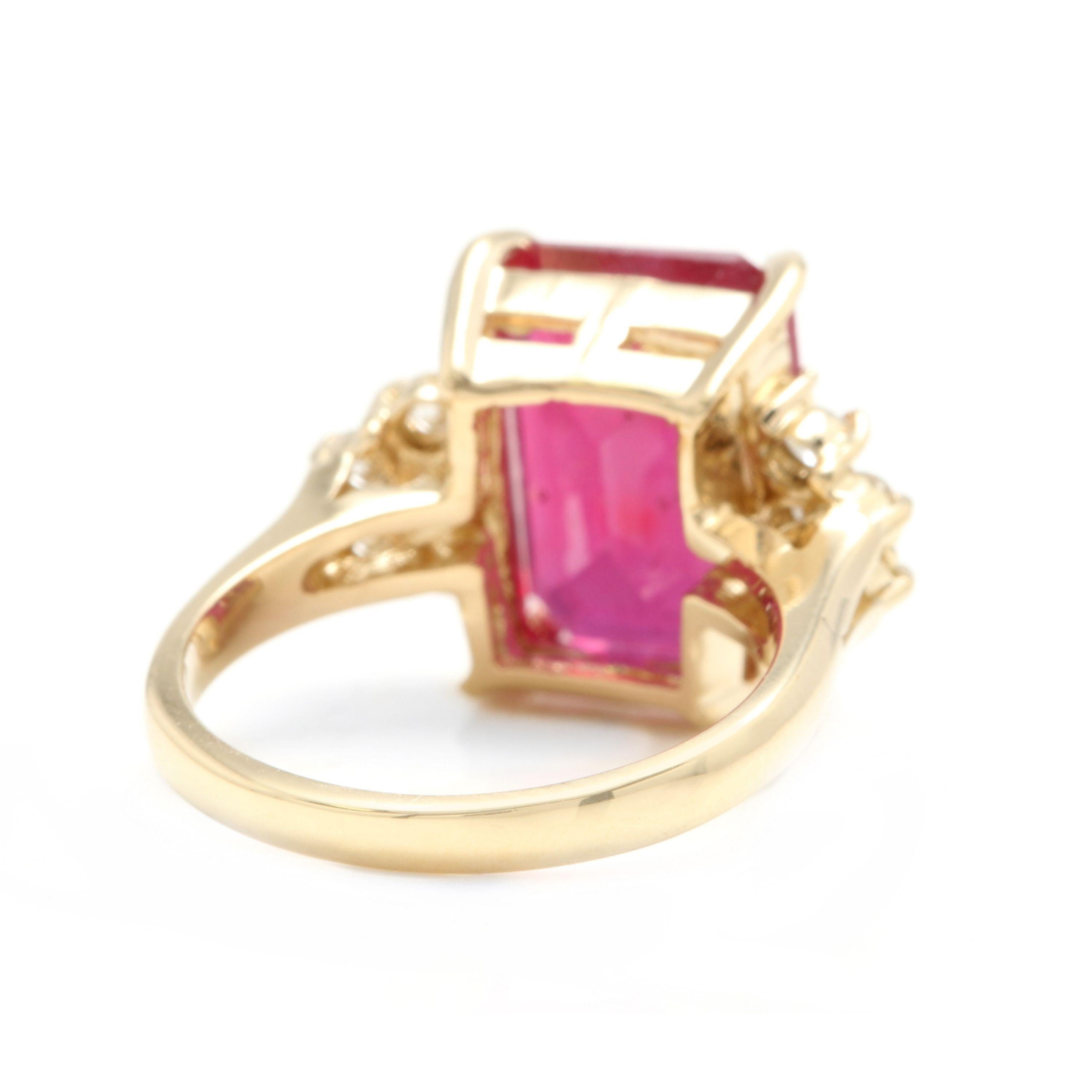 12.60 Carat Natural Red Ruby and Diamond 14 Karat Solid Yellow Gold Ring In New Condition For Sale In Los Angeles, CA