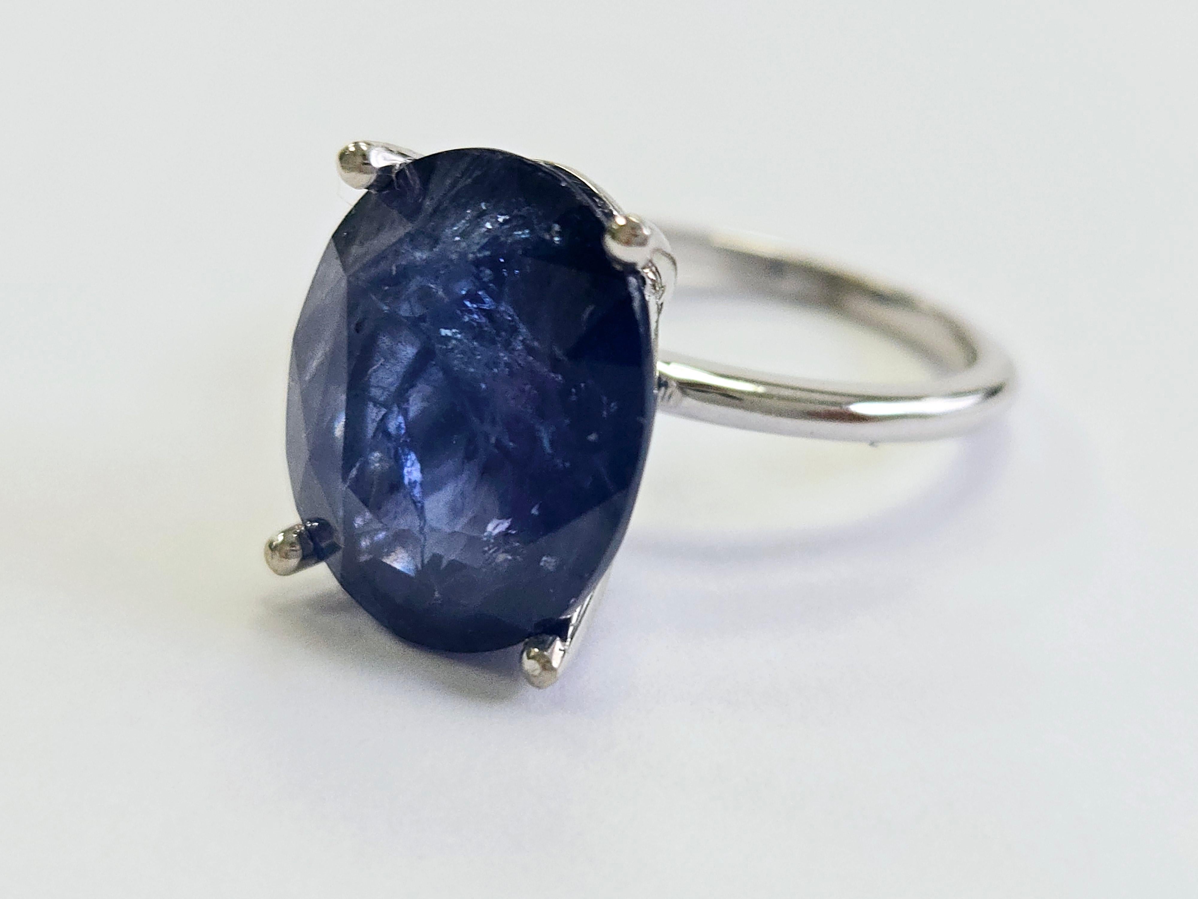 Oval Cut 12.60 Carats Oval Shape Natural Sapphire Ring 14 Karat White Gold For Sale