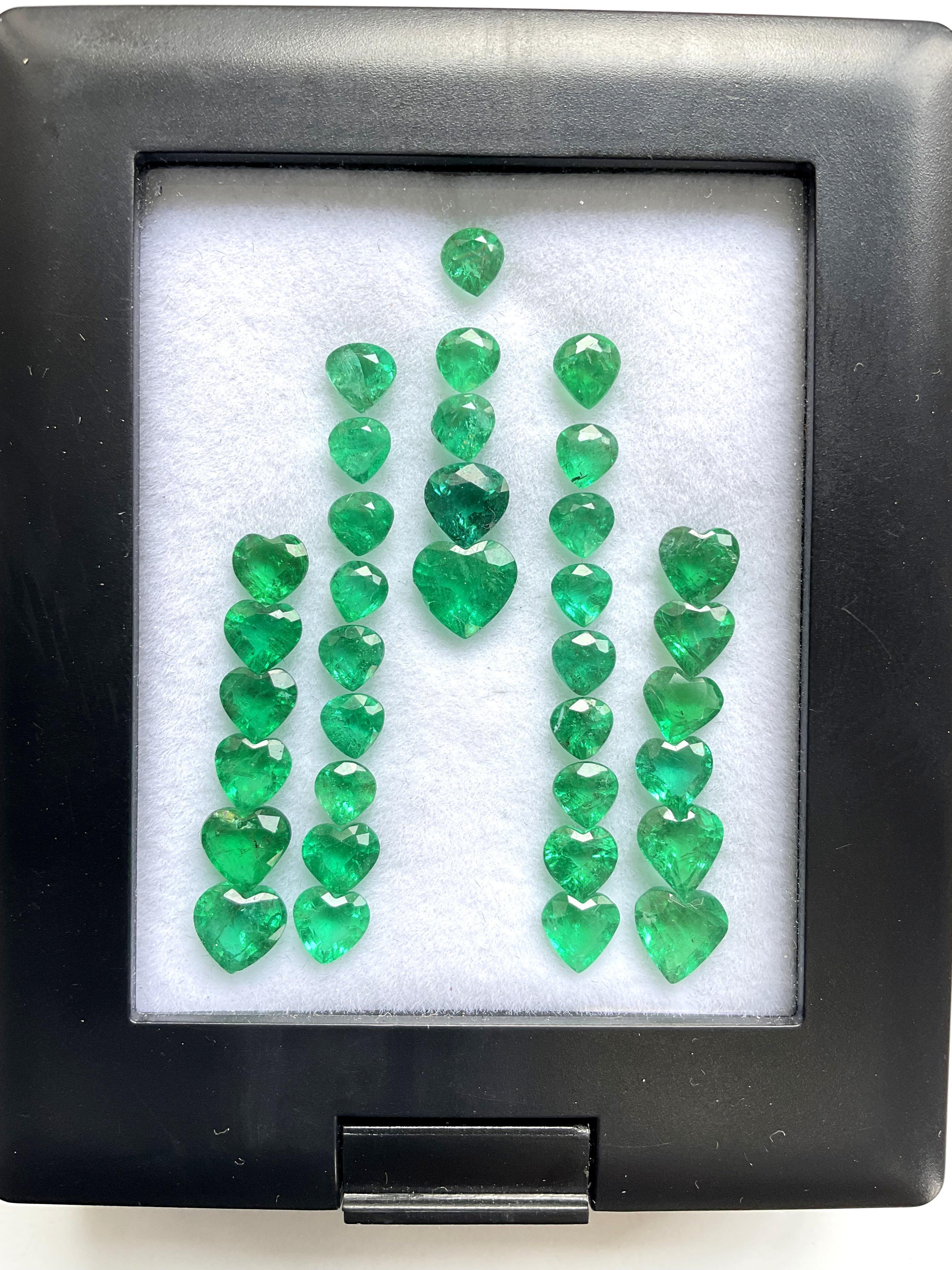 12.60 carats Zambian Emerald Heart Cut stone 35 Pieces for Jewelry Natural Gem In New Condition In Jaipur, RJ