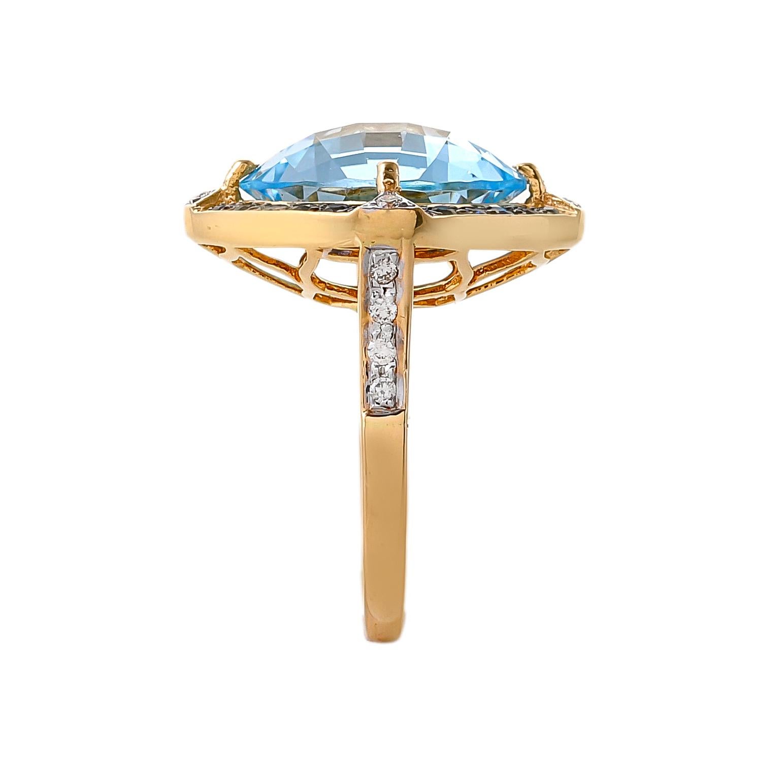 Modern 12.61 Carat Sky Blue Topaz Blue Sapphire and Diamond 18kt Yellow Gold Ring For Sale