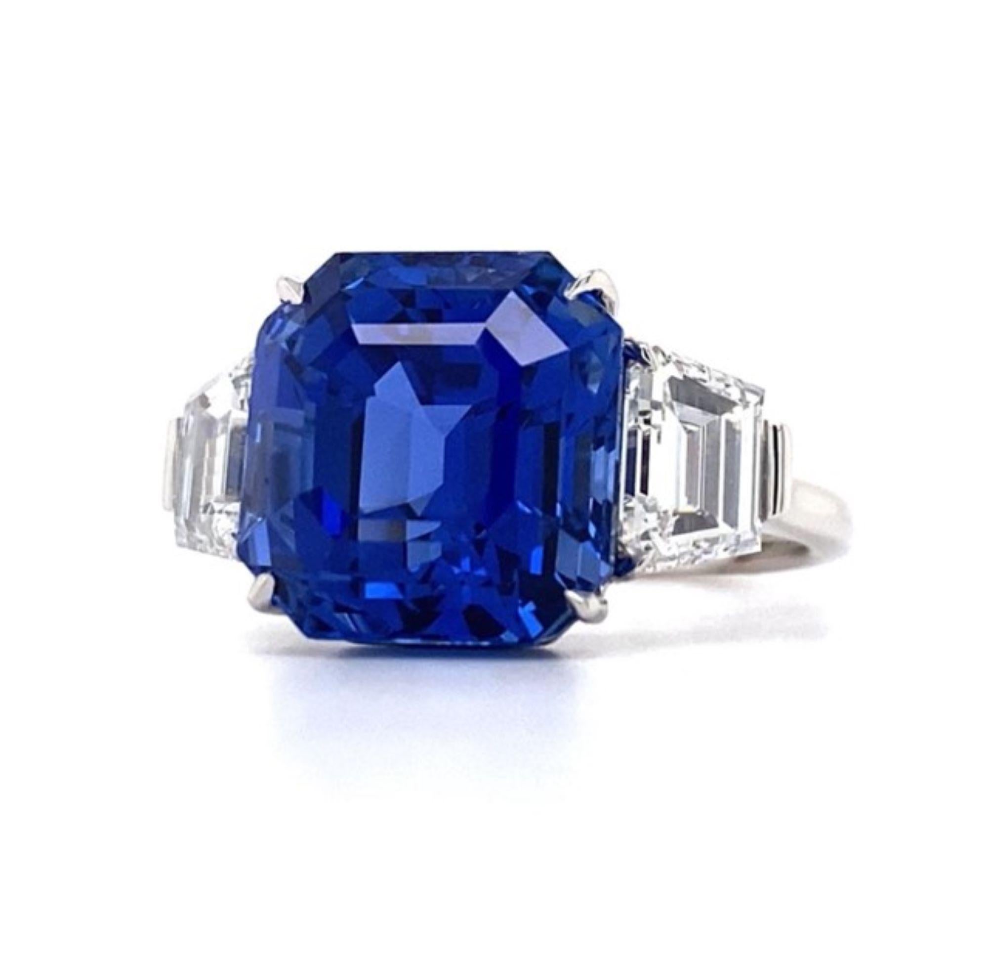 12.61 Carat Square Emerald Cut Blue Sapphire and Diamond Platinum Ring In New Condition For Sale In New York, NY