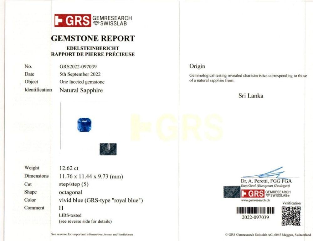 12.61 Carat Square Emerald Cut Blue Sapphire and Diamond Platinum Ring (bague en platine avec saphir bleu et diamant) en vente 2