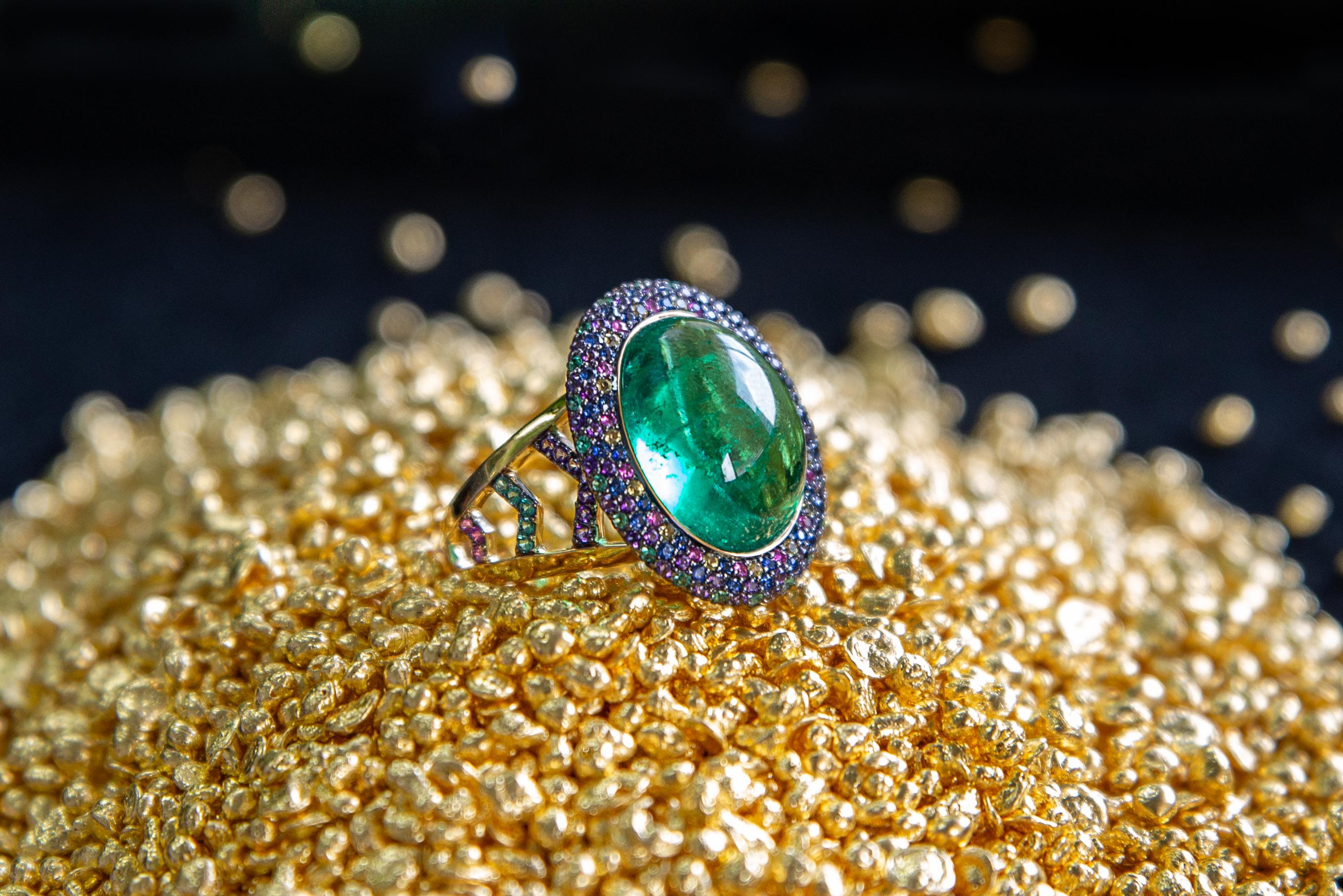 12.62 Carat Emerald Cabochon and Coloured Sapphire Halo Cocktail Ring in 18K For Sale 3