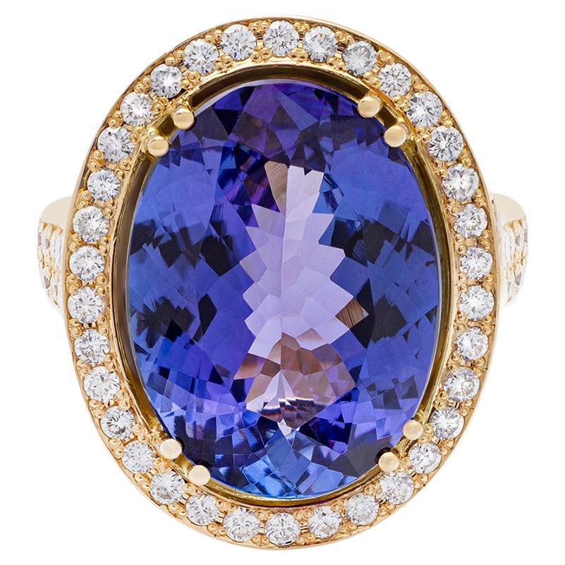 Bague en or jaune 18 carats Tanzanite 12,62 carats et diamant 1,01 carat en vente