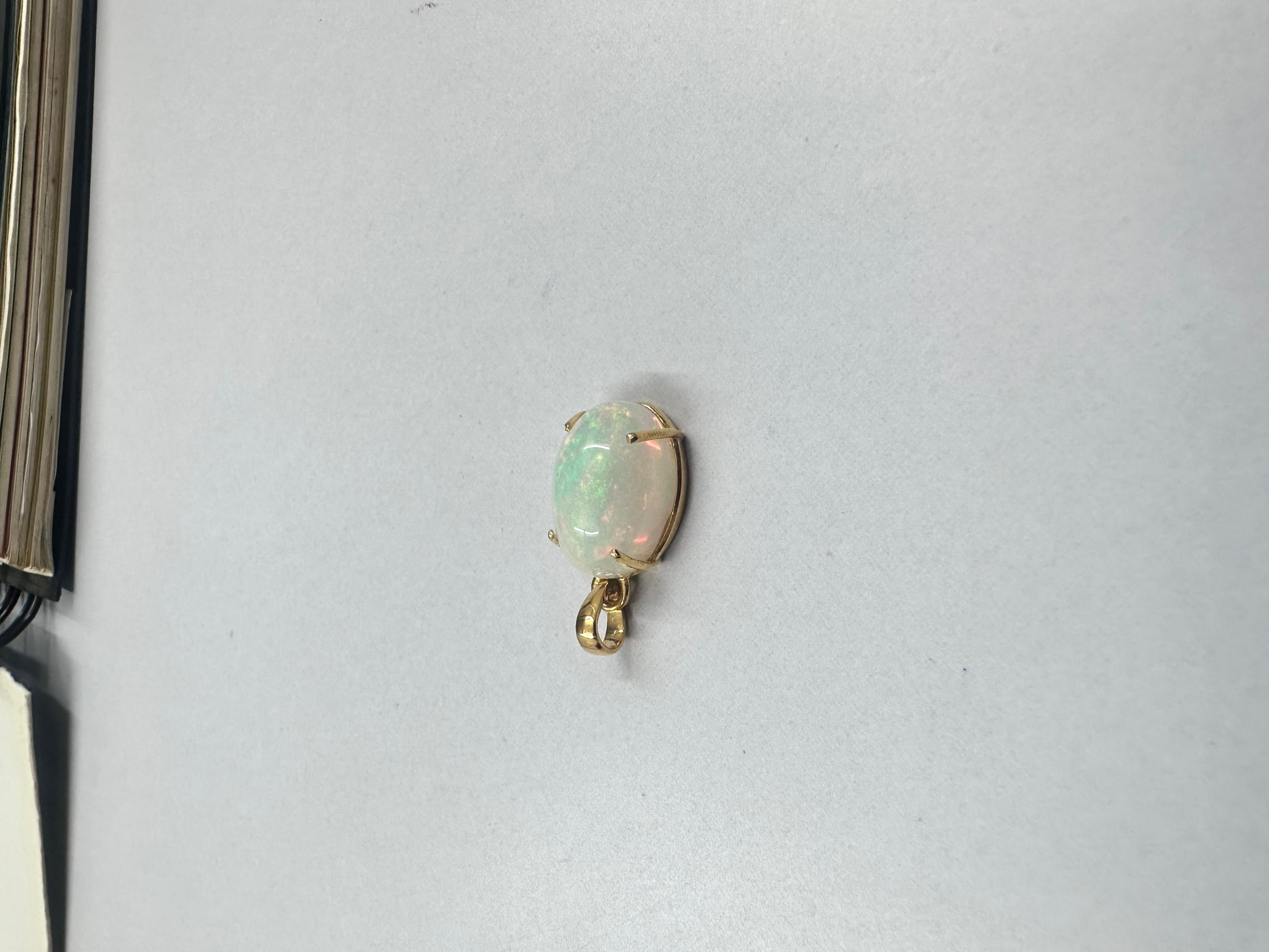 12.62ct Ethiopian opal stone in 14k yellow gold for pendant For Sale 1