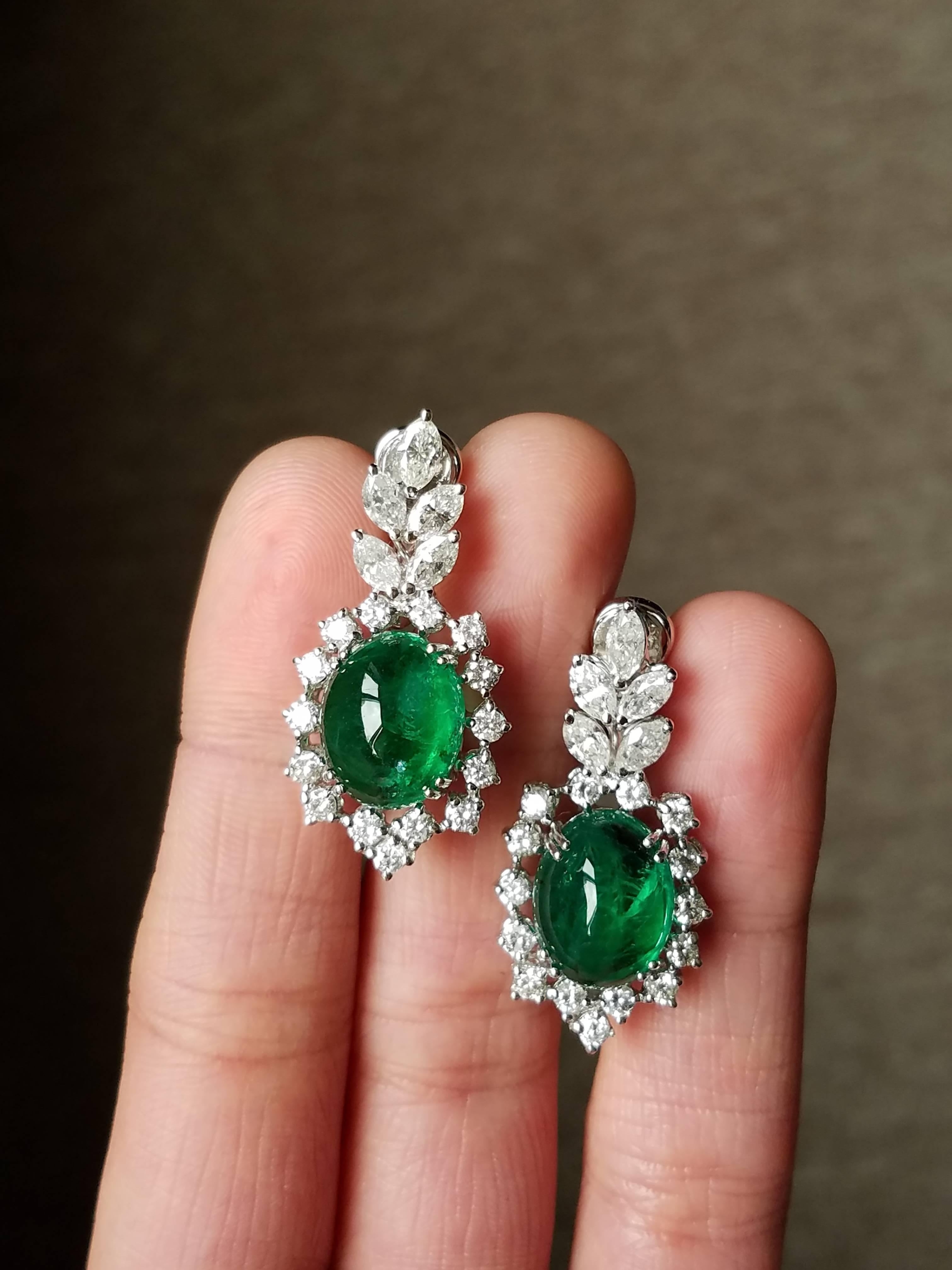 Art Deco Certified 12.66 Carat Emerald Cabochon and Diamond 18 Karat Gold Earring