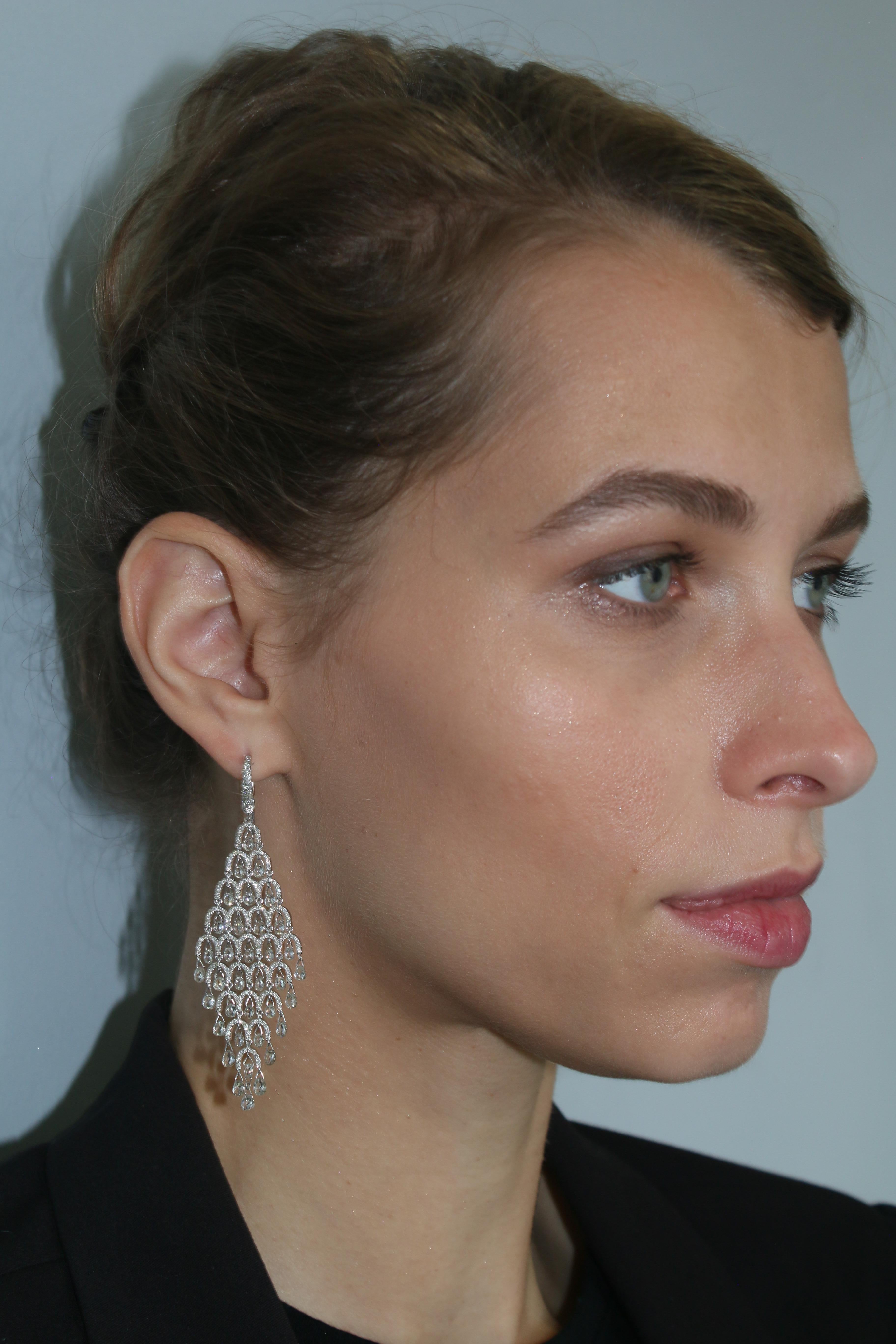 Orecchino a goccia con diamante Briolette da 12,67 carati in oro 18 carati In condizioni Nuovo in vendita a New York, NY