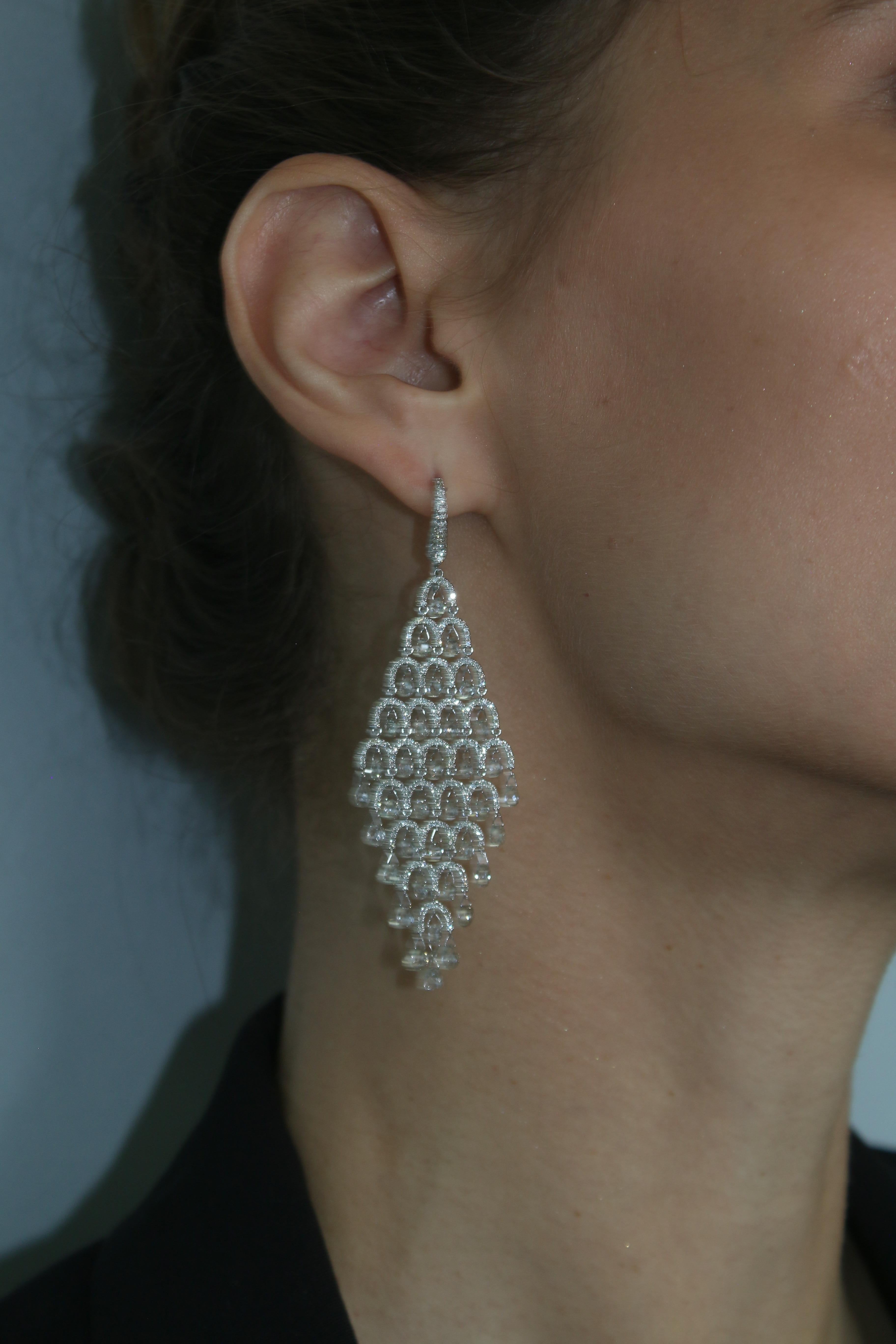 Donna Orecchino a goccia con diamante Briolette da 12,67 carati in oro 18 carati in vendita