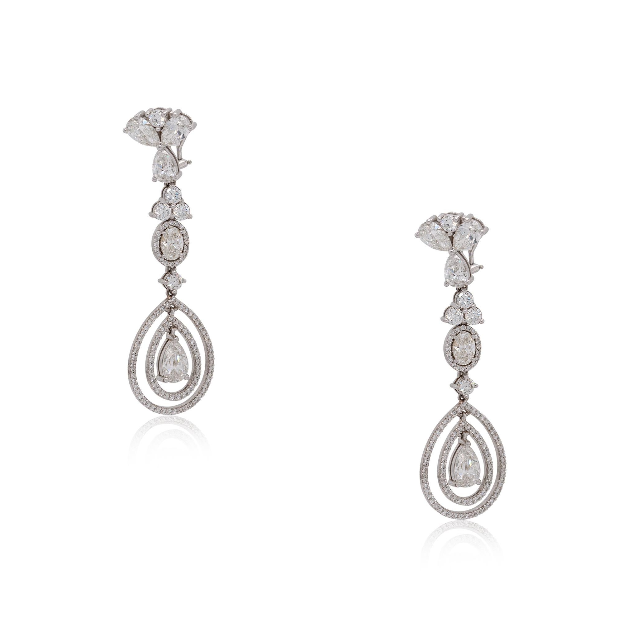 Boucles d'oreilles pendantes en diamant multiformes de 12,68 carats 18 carats en stock en vente 1