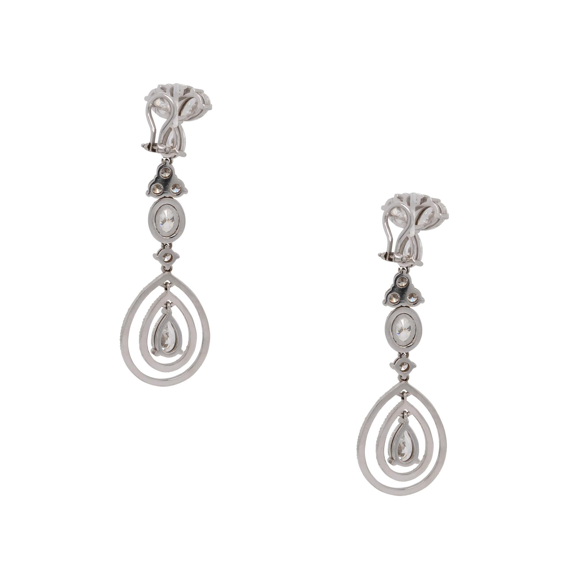 Boucles d'oreilles pendantes en diamant multiformes de 12,68 carats 18 carats en stock en vente 4