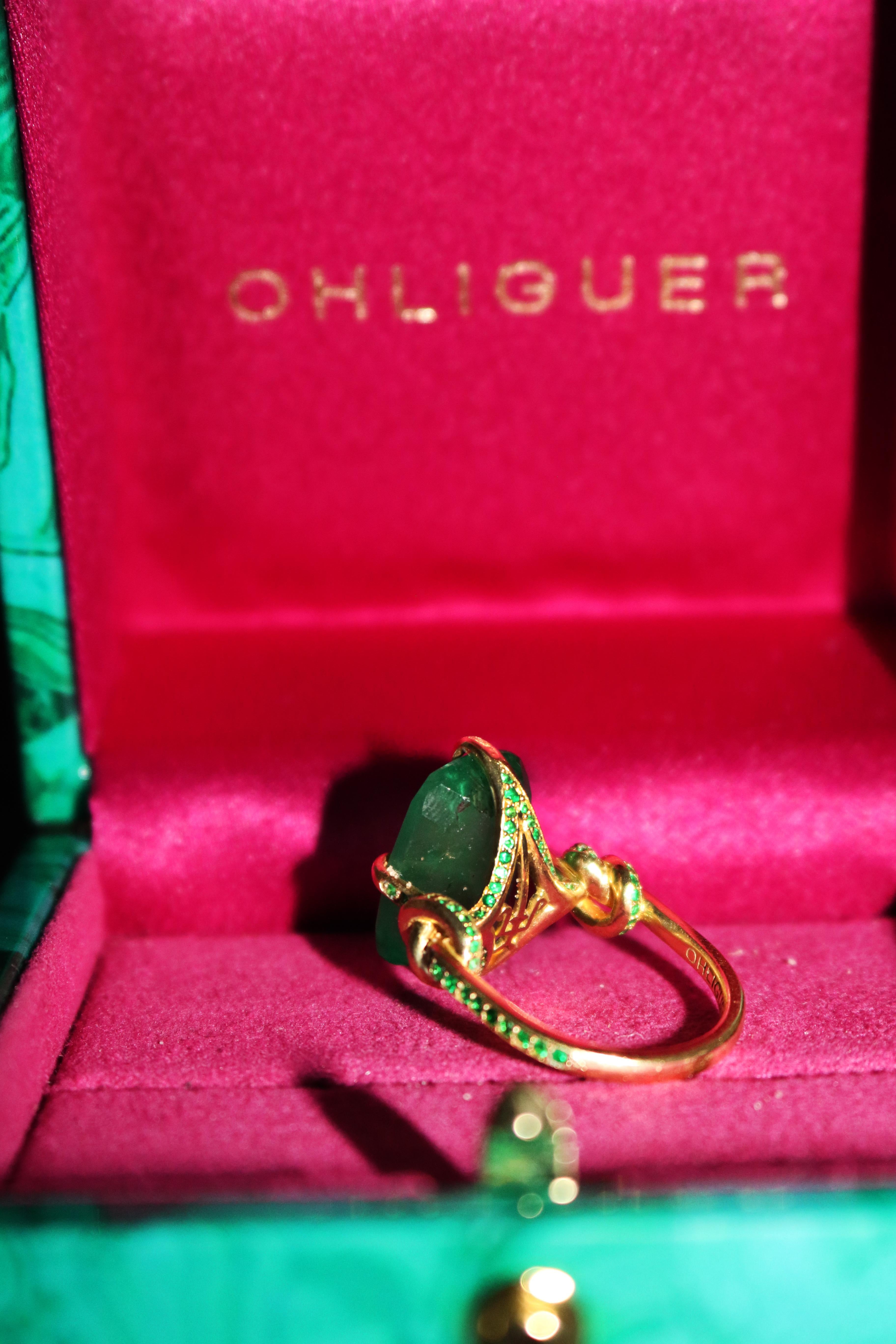 12.68ct Cushion Cut Emerald Forget Me Knot ring in 18ct yellow gold For Sale 1