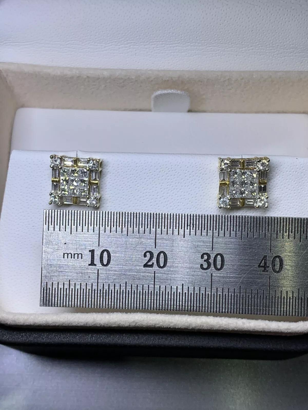 Women's or Men's 1.26ct Baguette Princess Round Diamond Stud Earrings 18ct Yellow Gold For Sale