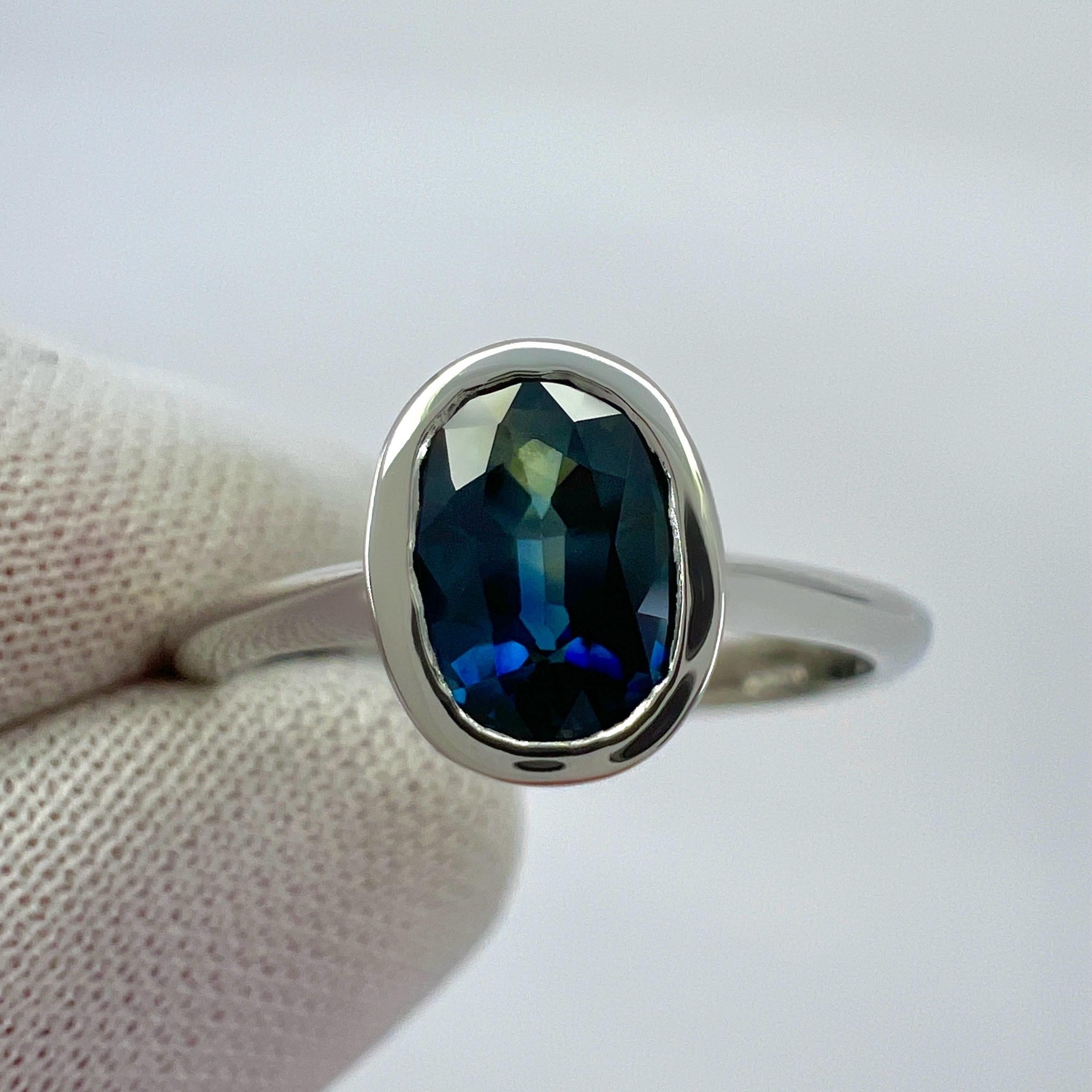 1.26ct Bi Colour Blue Green Sapphire Oval Cut Platinum Solitaire Bezel Set Ring For Sale 4