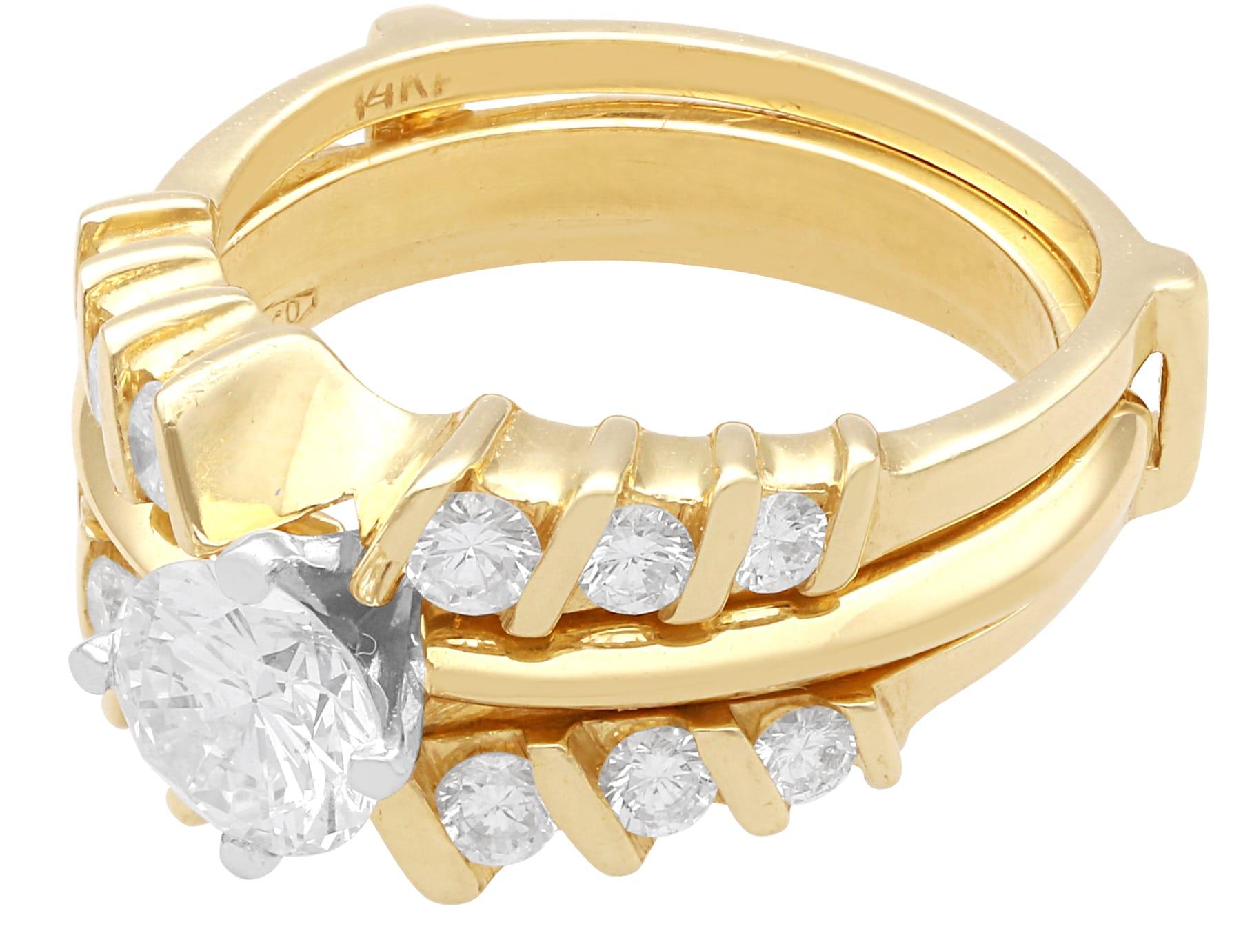 Ein feines und beeindruckendes zeitgenössisches Set aus 1,26 Karat Diamanten, 18k und 14k Hochzeits- und Verlobungsringen; Teil unserer vielfältigen Kollektion von Diamant-Hochzeitsringen. 

Dieses feine und beeindruckende Set aus Trau- und