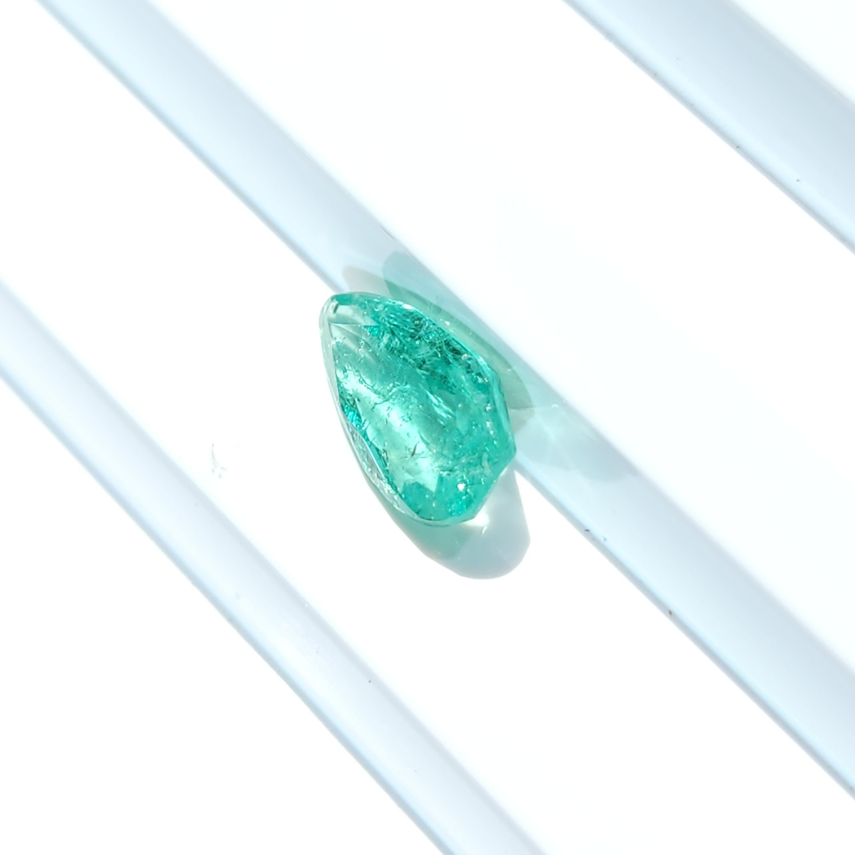 Modern 1.26Ct Natural Loose Emerald Pear Shape For Sale