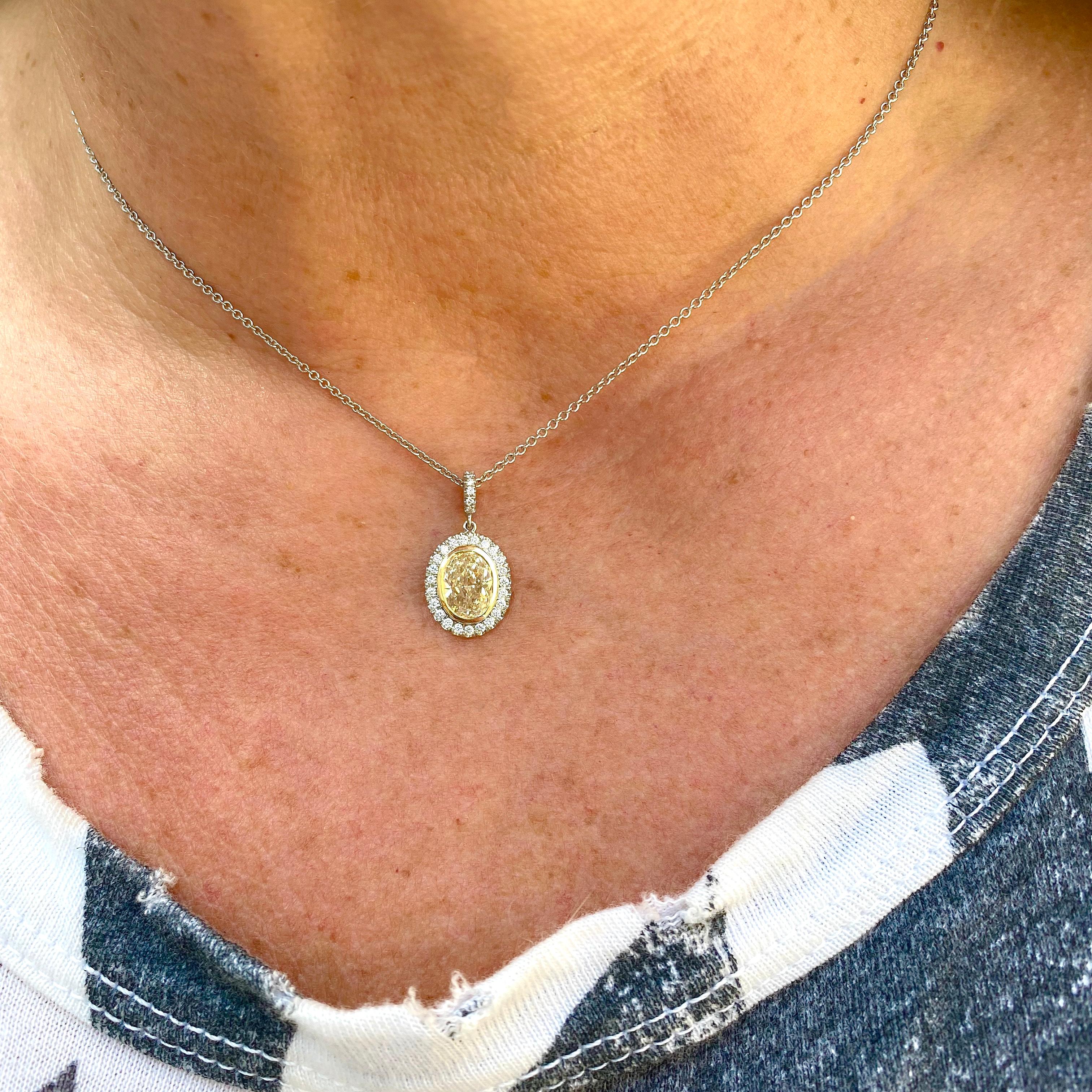 1,26 Karat natürlicher gelber ovaler Diamant-Anhänger Halskette Damen