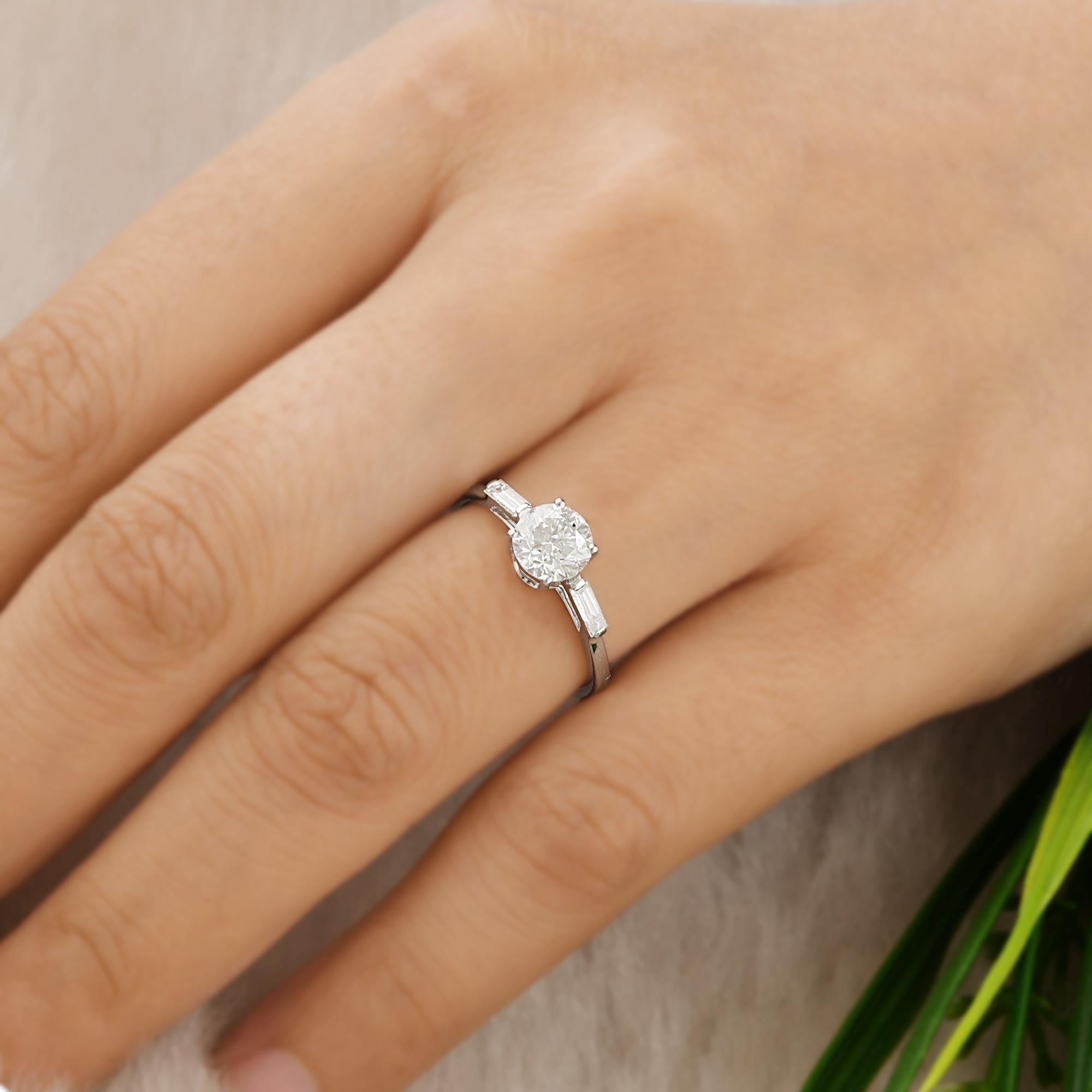 in vendita:  Anello di fidanzamento a tre pietre con diamante tondo Baguette da 1,26 carati SI/H in oro bianco 18 carati 2