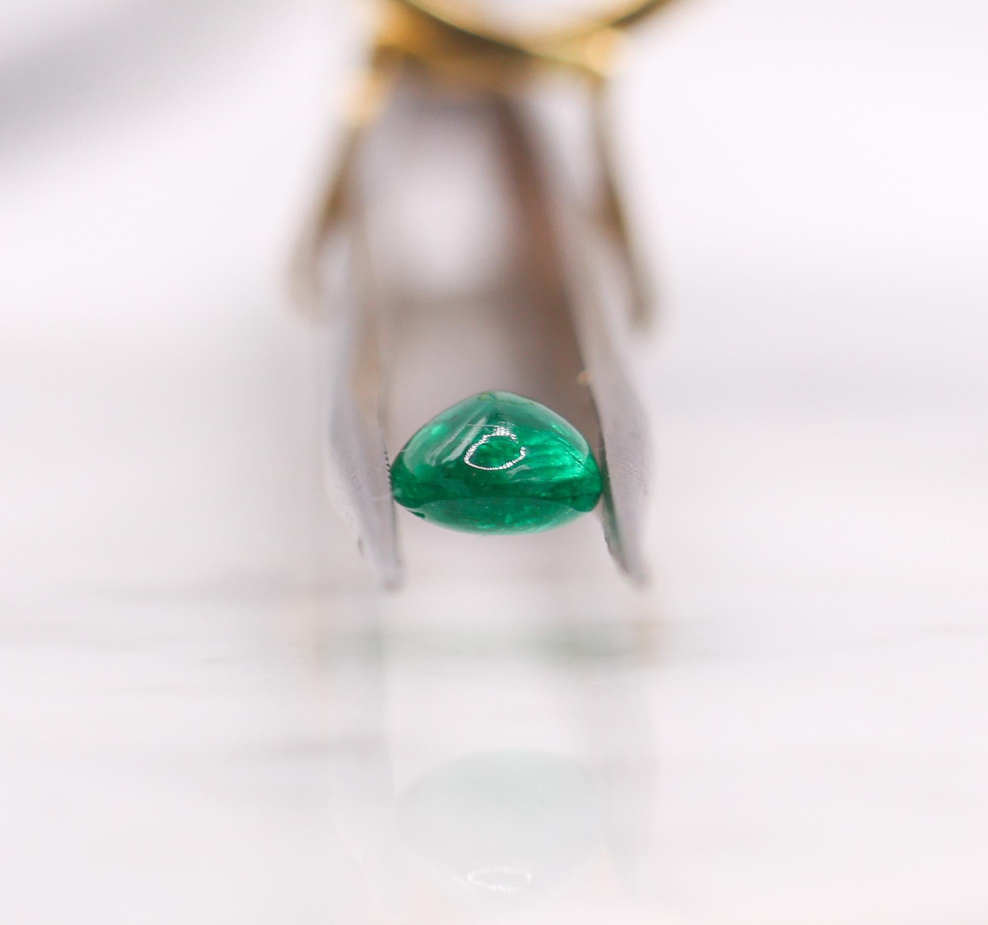 NNJ Designs präsentiert einen sambischen Smaragd von 1,26 Karat! Dieser Edelstein eignet sich perfekt für eine Schmuckfassung Ihrer Wahl! Sie können entweder 1 Stück für Ihre Ring- oder Anhängerfassung kaufen oder ein Paar für Ihre