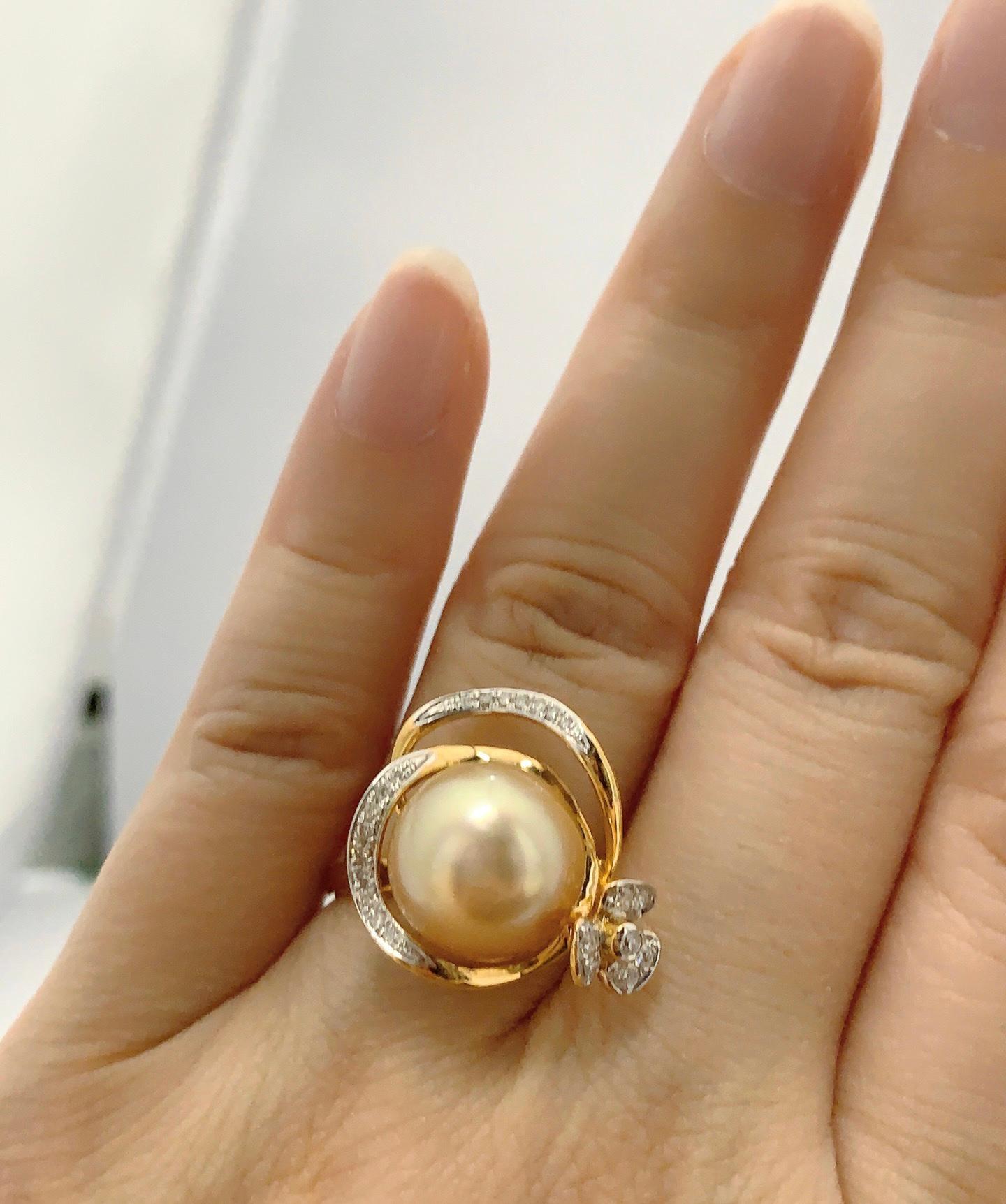 Artisan Bague en or jaune 18 carats avec perles des mers du Sud et diamants 12,6 mm en vente