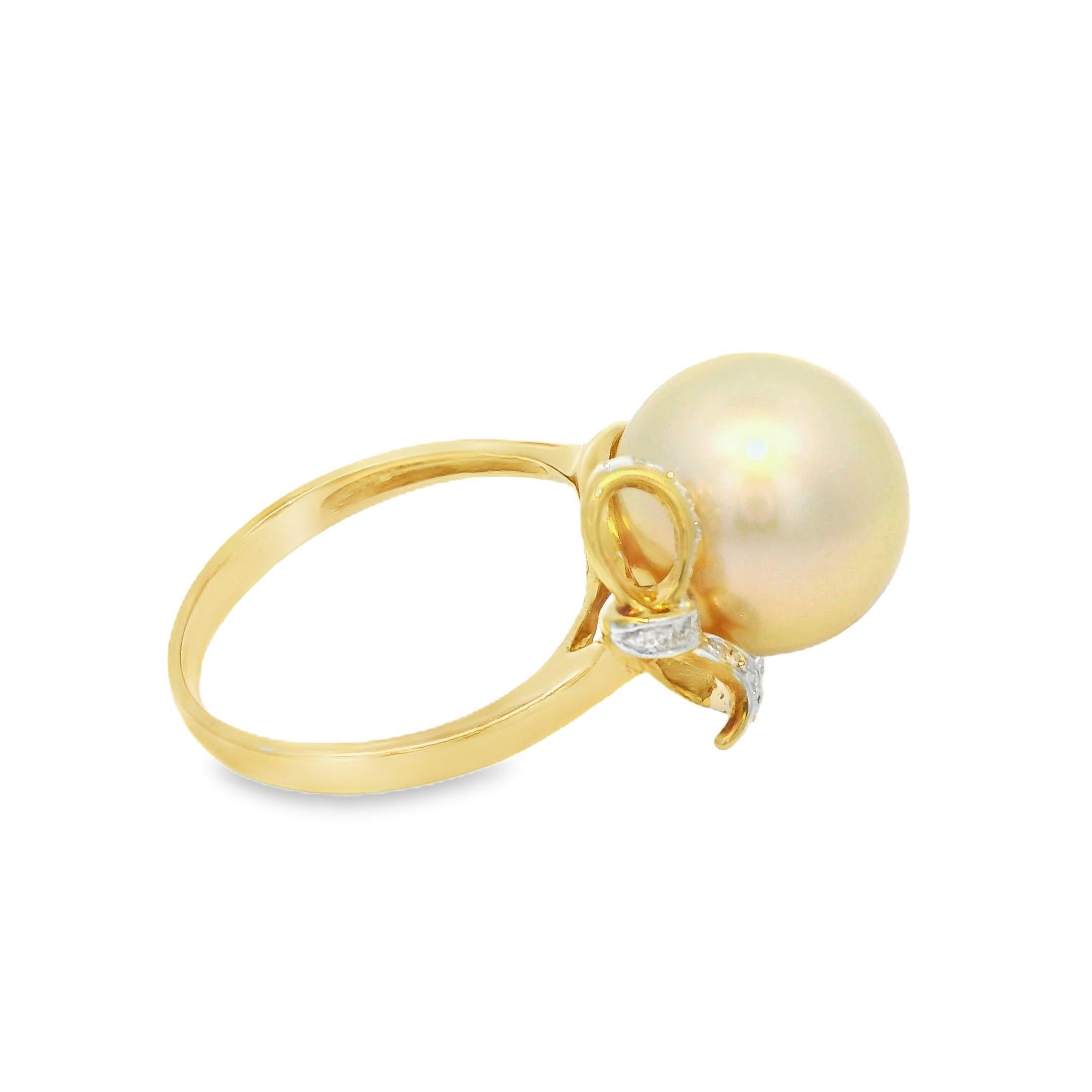 Round Cut 12.6MM South Sea Pearl Diamond Ring in 18 Karat Yellow Gold For Sale