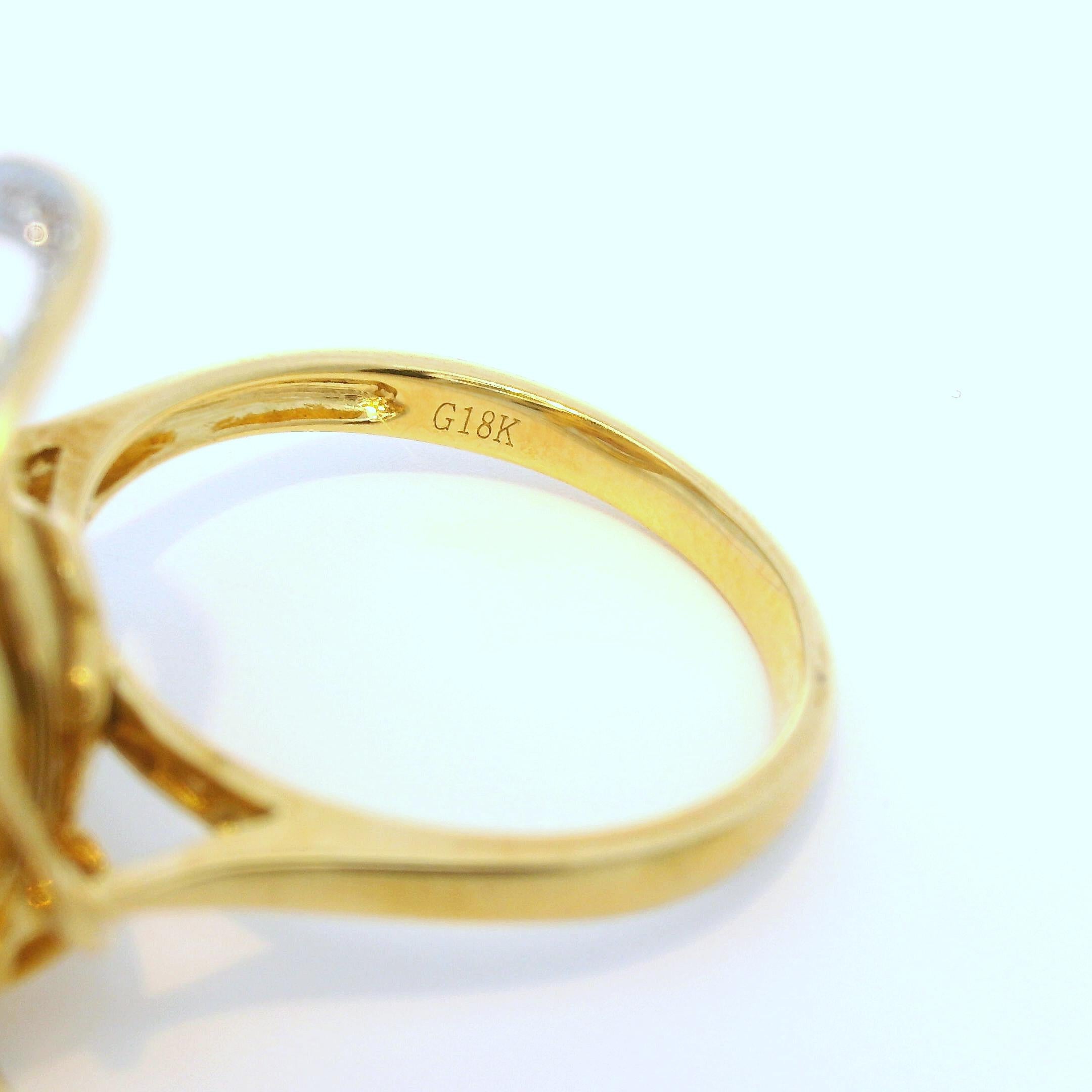 Taille ronde Bague en or jaune 18 carats avec perles des mers du Sud et diamants 12,6 mm en vente