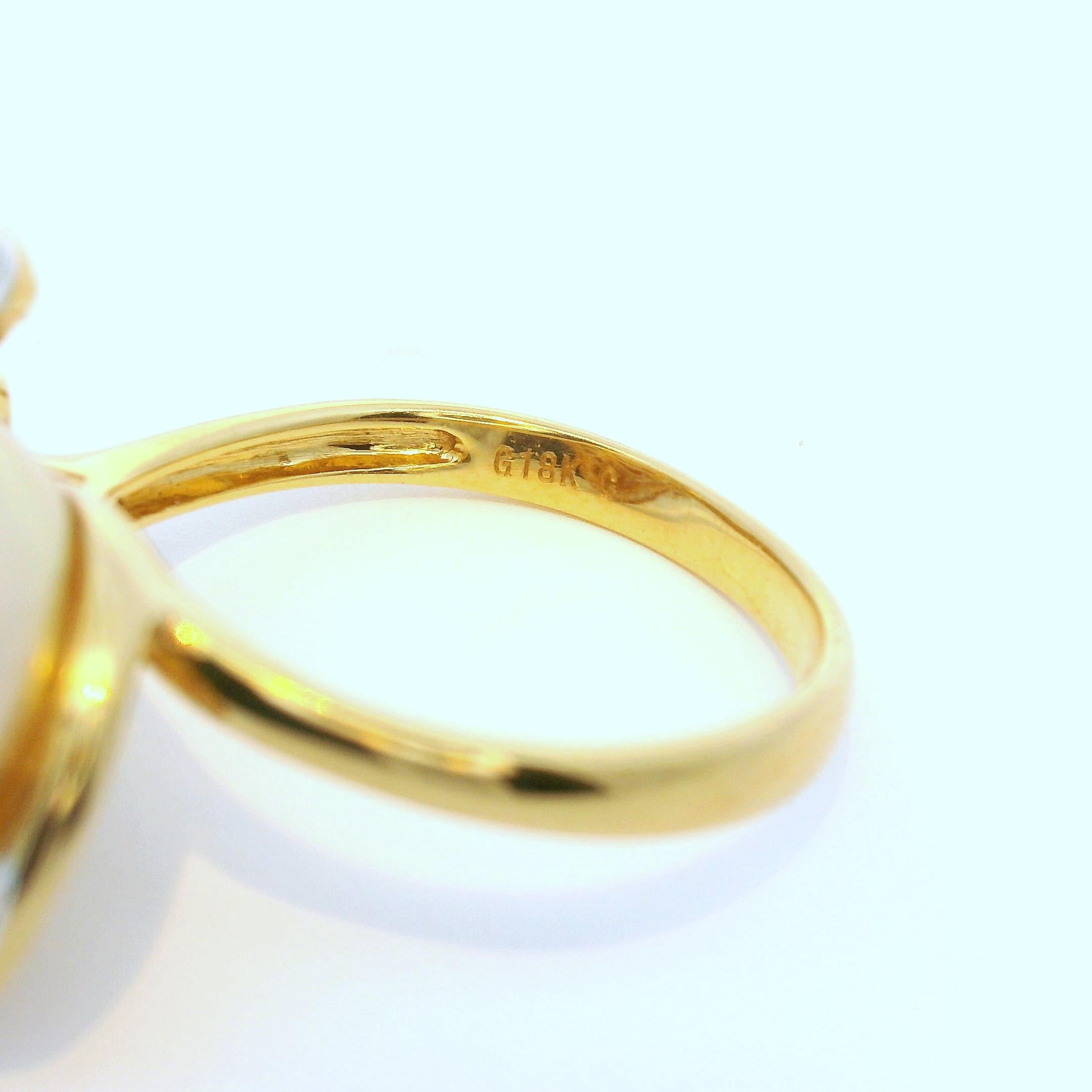 12.6MM South Sea Pearl Diamond Ring in 18 Karat Yellow Gold In New Condition For Sale In Hong Kong, HK