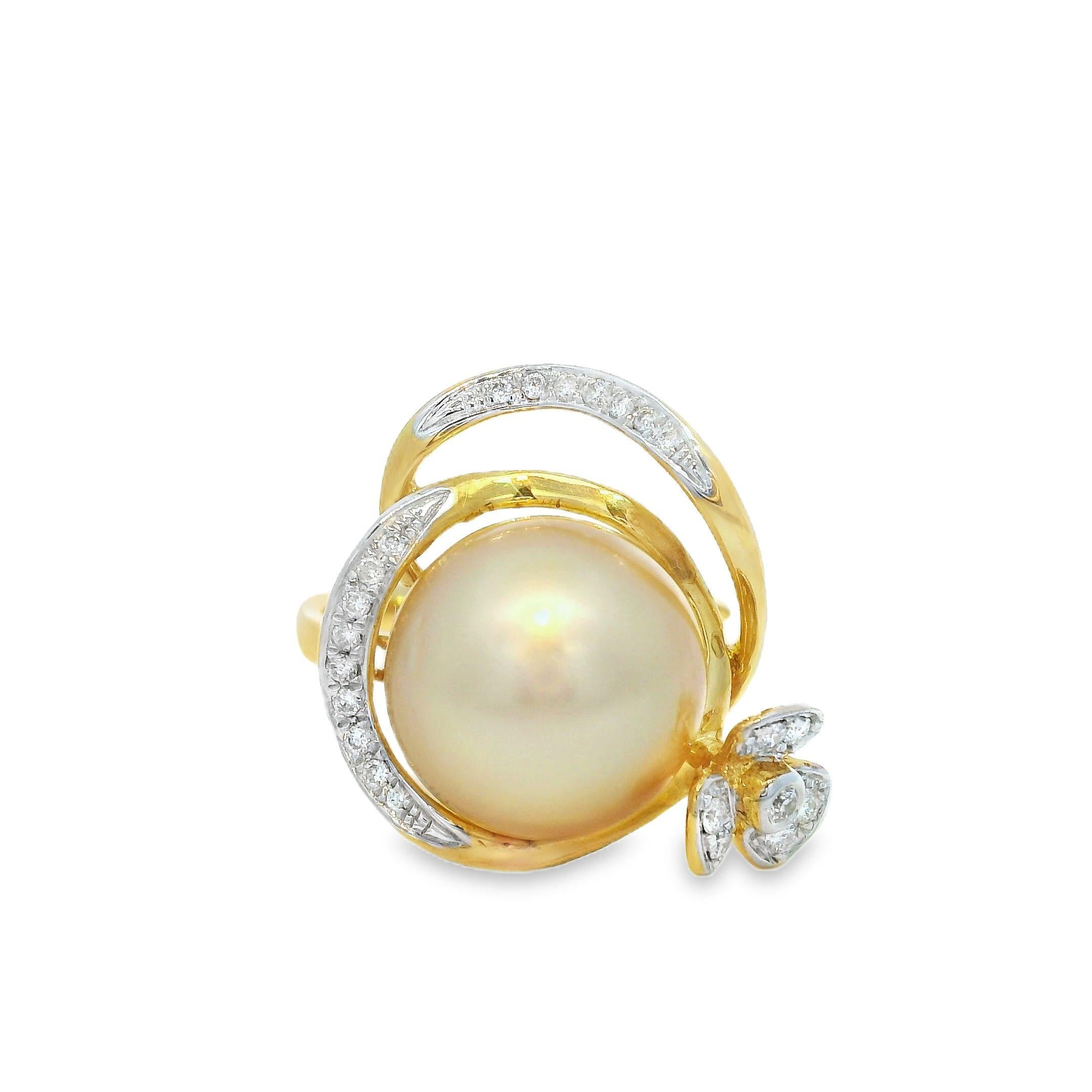 Bague en or jaune 18 carats avec perles des mers du Sud et diamants 12,6 mm Pour femmes en vente