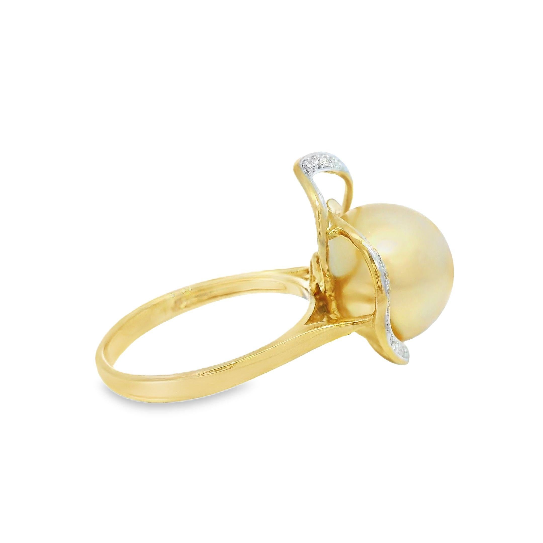 Bague en or jaune 18 carats avec perles des mers du Sud et diamants 12,6 mm en vente 1