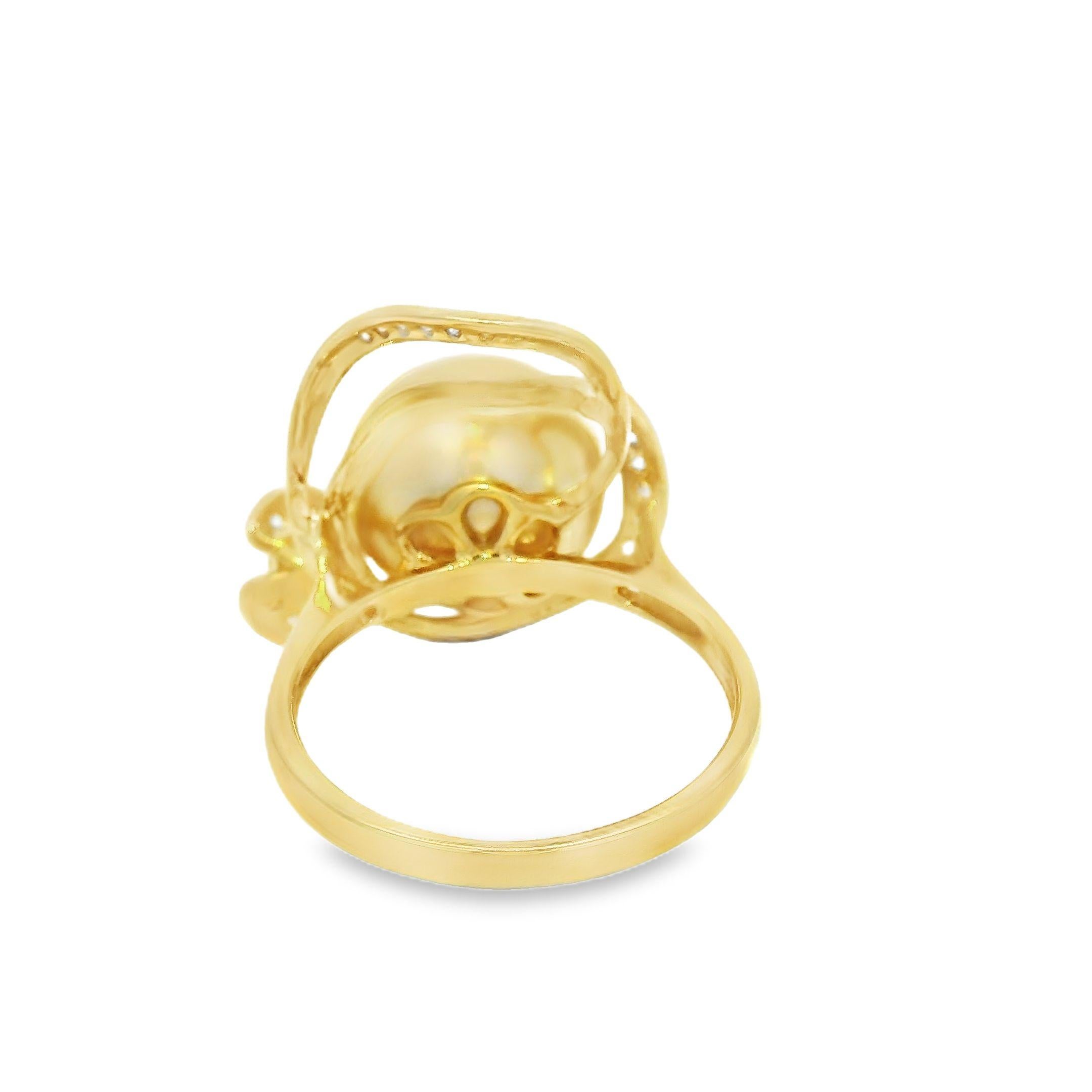Bague en or jaune 18 carats avec perles des mers du Sud et diamants 12,6 mm en vente 2