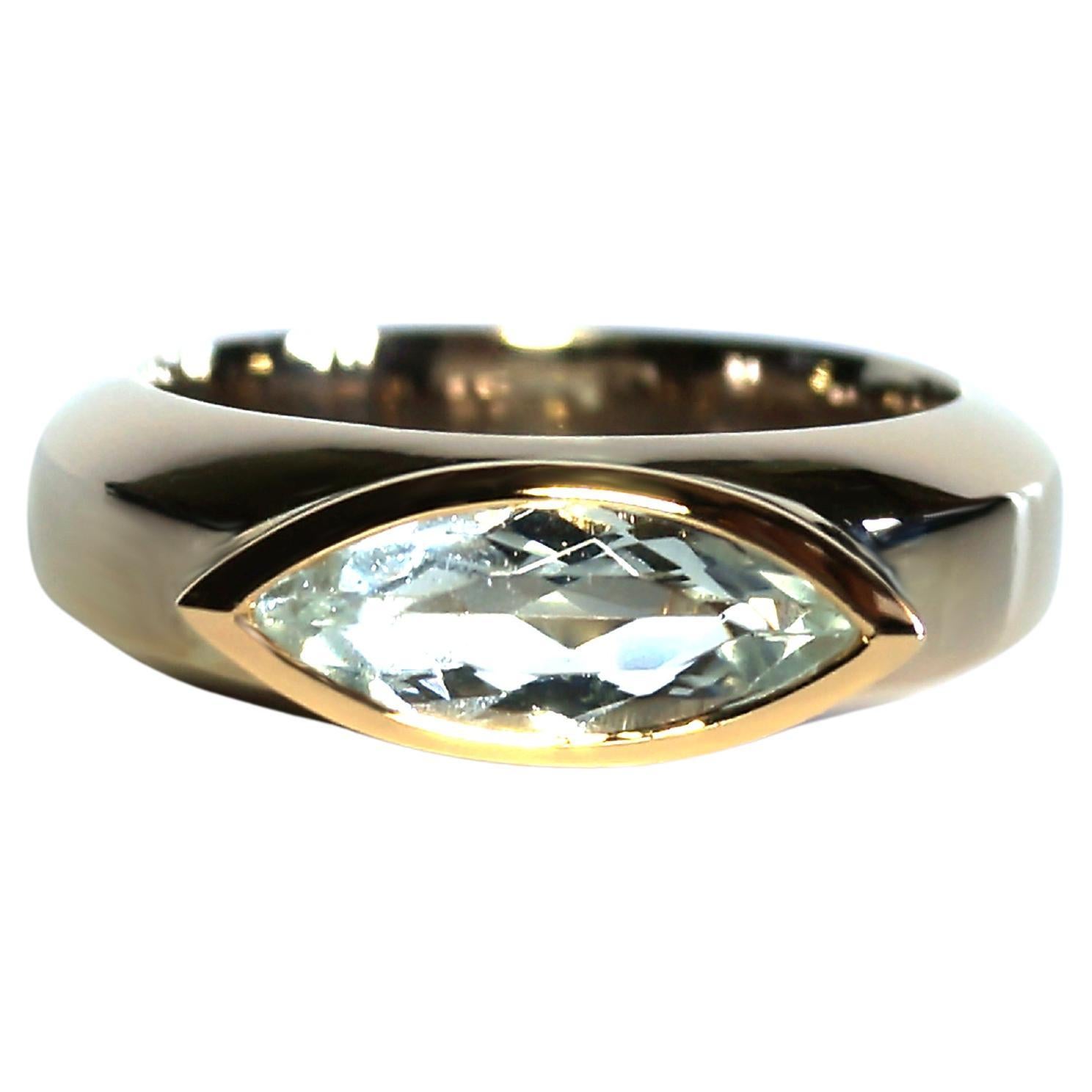 Anello a fascia in oro bianco e rosa con acquamarina marquise da 1,27 carati di Alexander Leyser in vendita