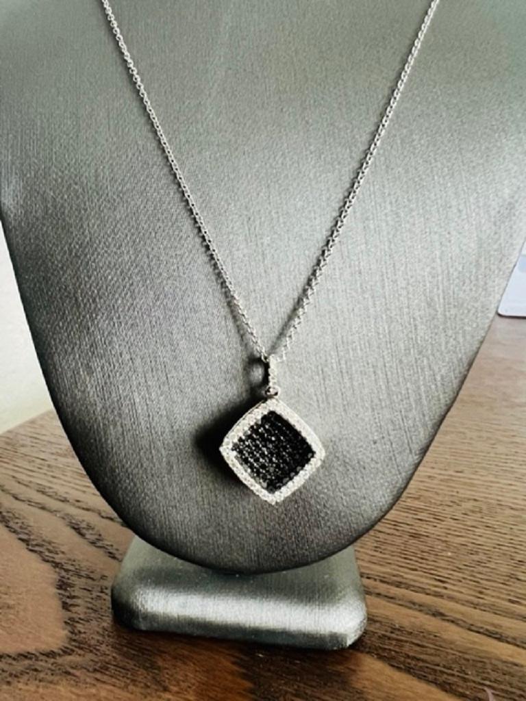 Contemporary 1.27 Carat Black Diamond White Diamond 14 Karat White Gold Chain Necklace For Sale