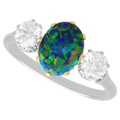 Anello trilogy in platino con opale nero da 1,27 carati e diamante da 0,70 carati, CIRCA 1910