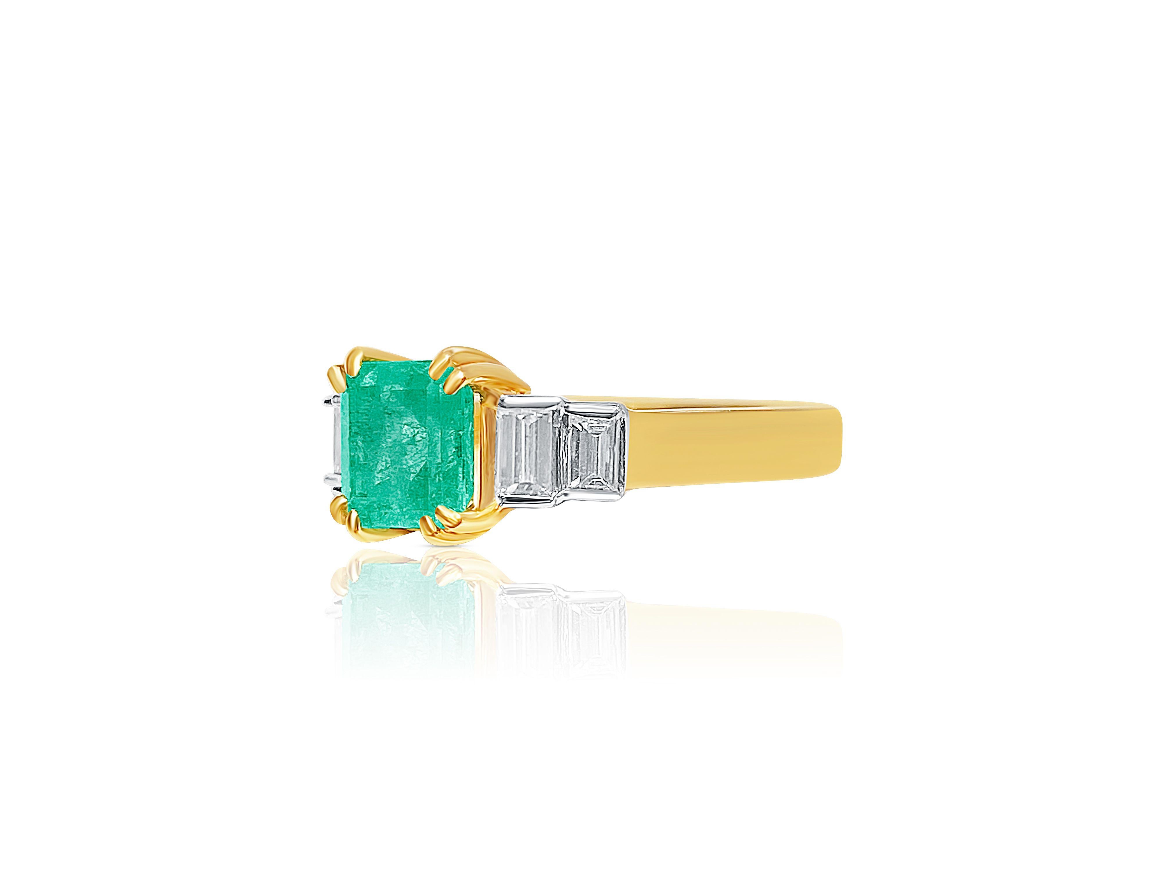 Women's or Men's 1.50 Carat Emerald-Cut Colombian Emerald and Diamond 18 Karat Yellow Gold Ring For Sale