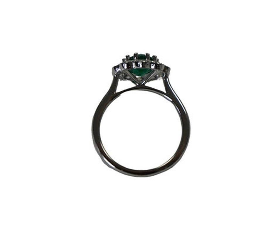 Women's 1.27 carat emerald oval ring For Sale