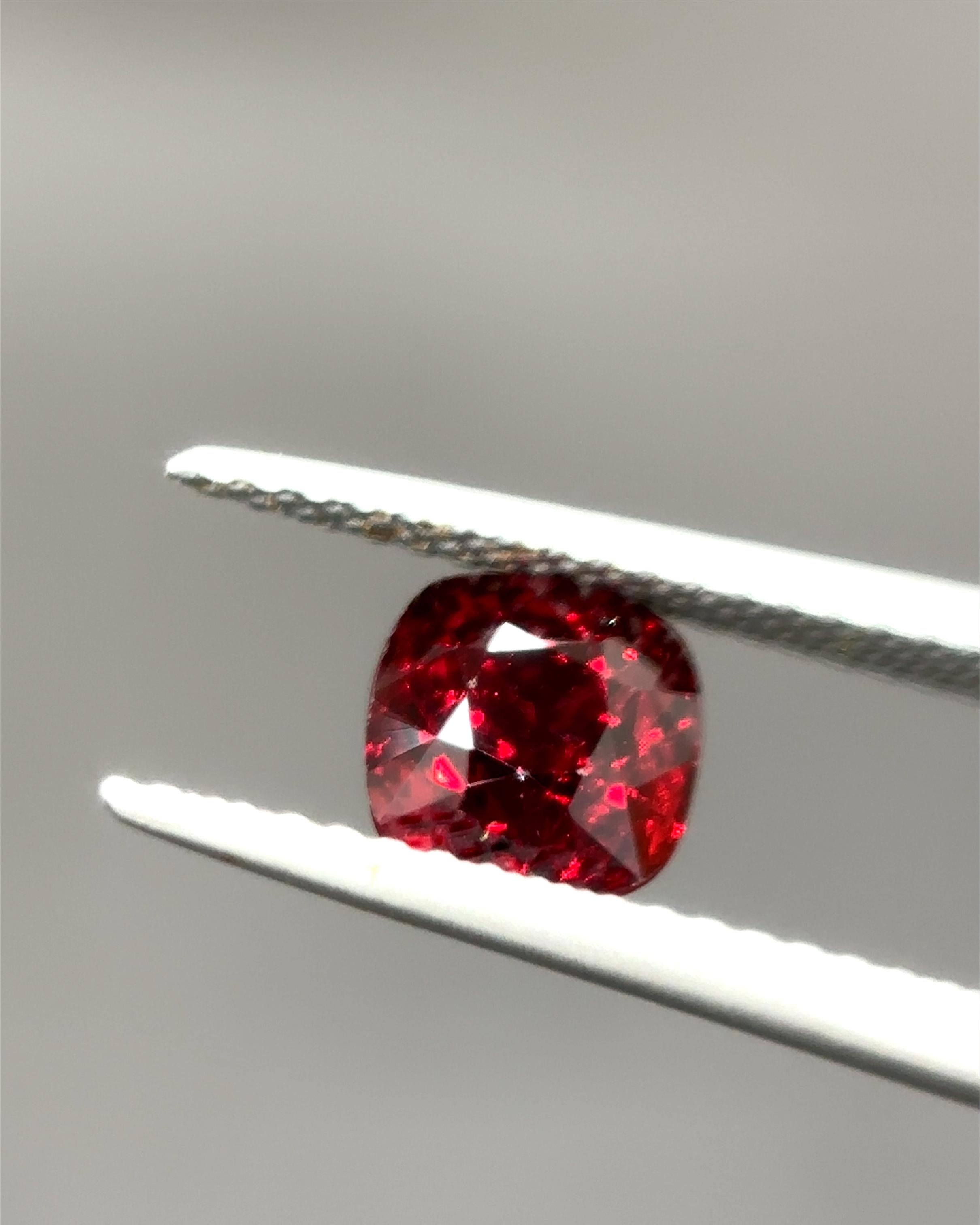 1.27 Karat GIA-zertifizierter burmesischer unbehandelter roter Spinell für Damen oder Herren im Angebot