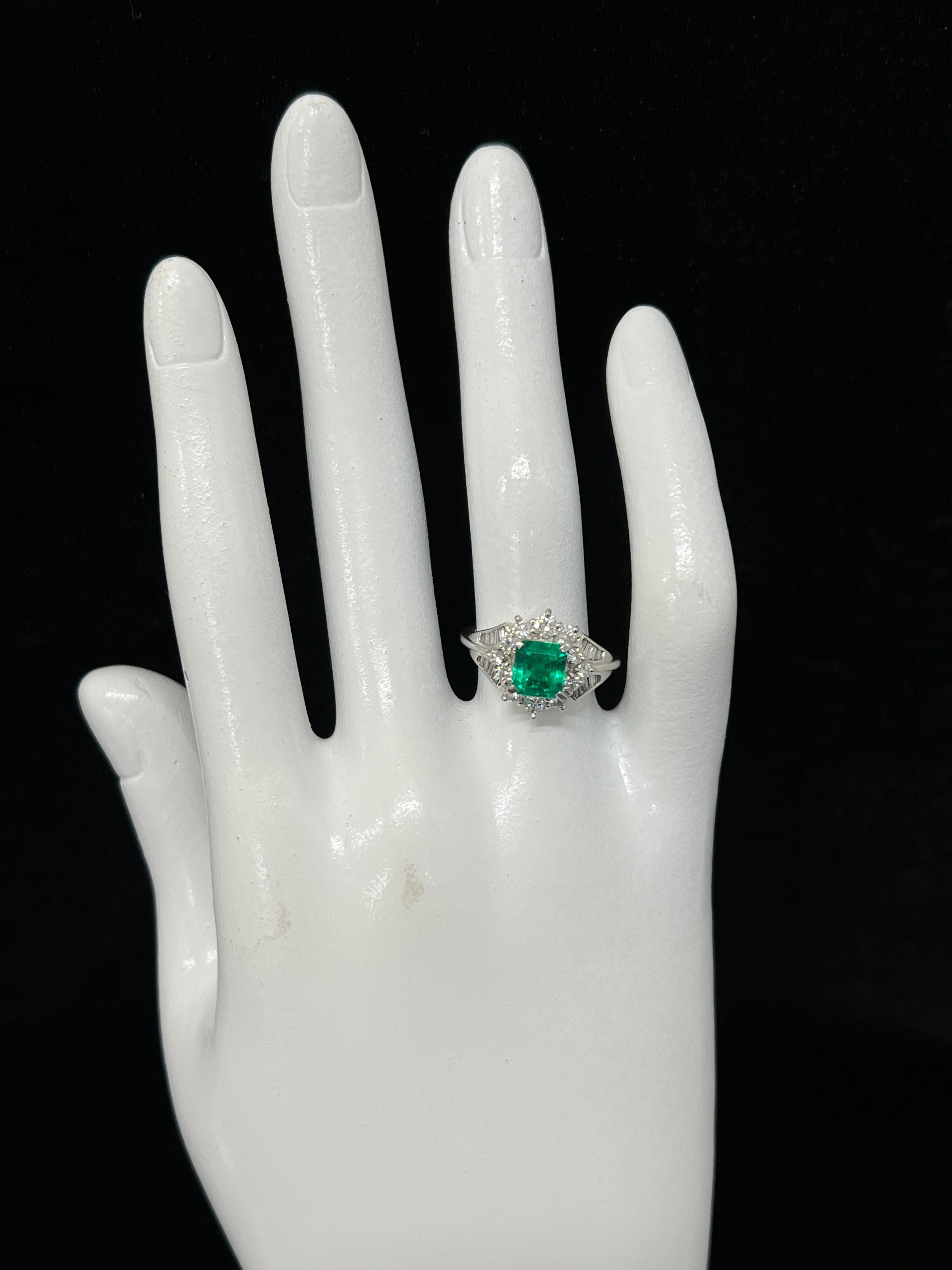 1.27 Carat Natural Colombian Emerald and Diamond Ring Made in Platinum For Sale 1