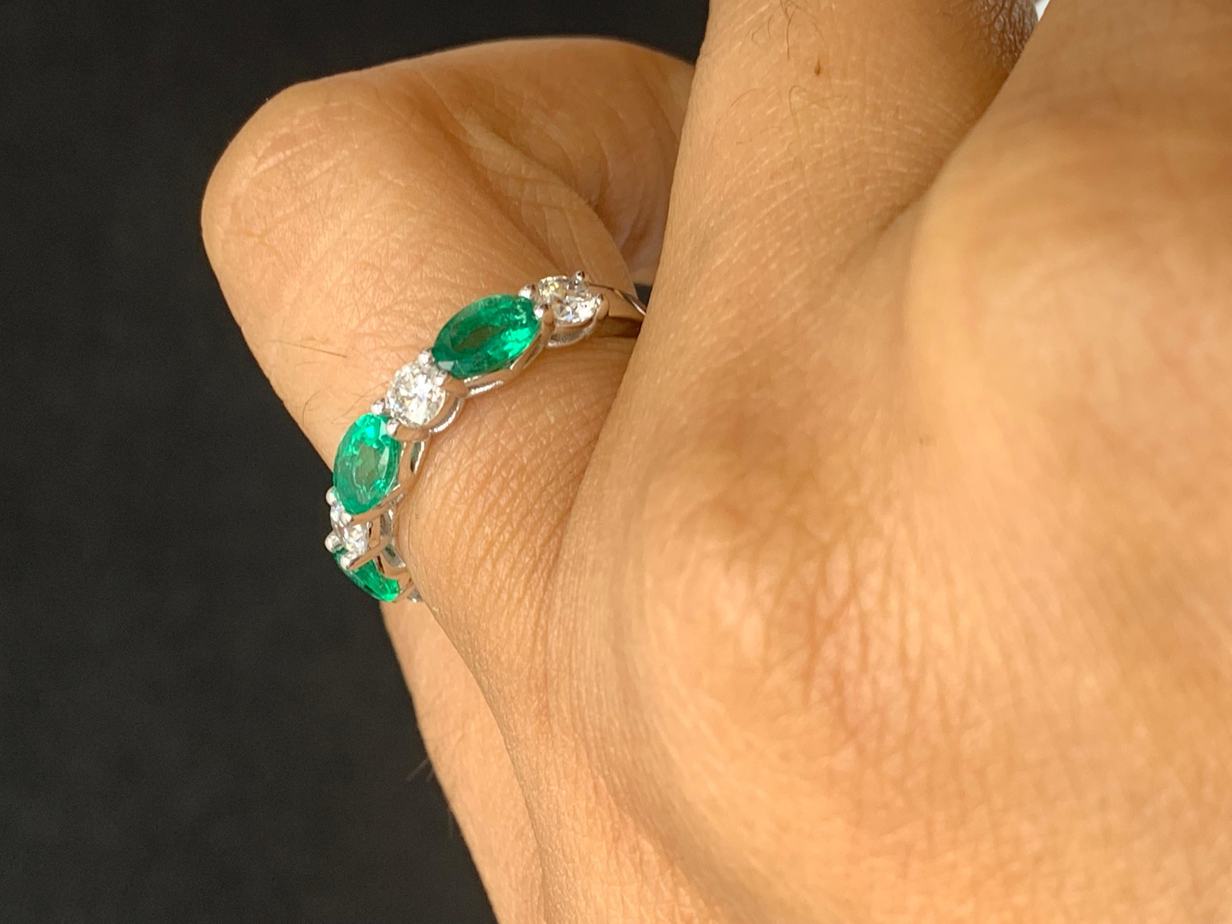 1.27 Carat Oval Cut Emerald and Diamond Band in 14K White Gold In New Condition For Sale In NEW YORK, NY