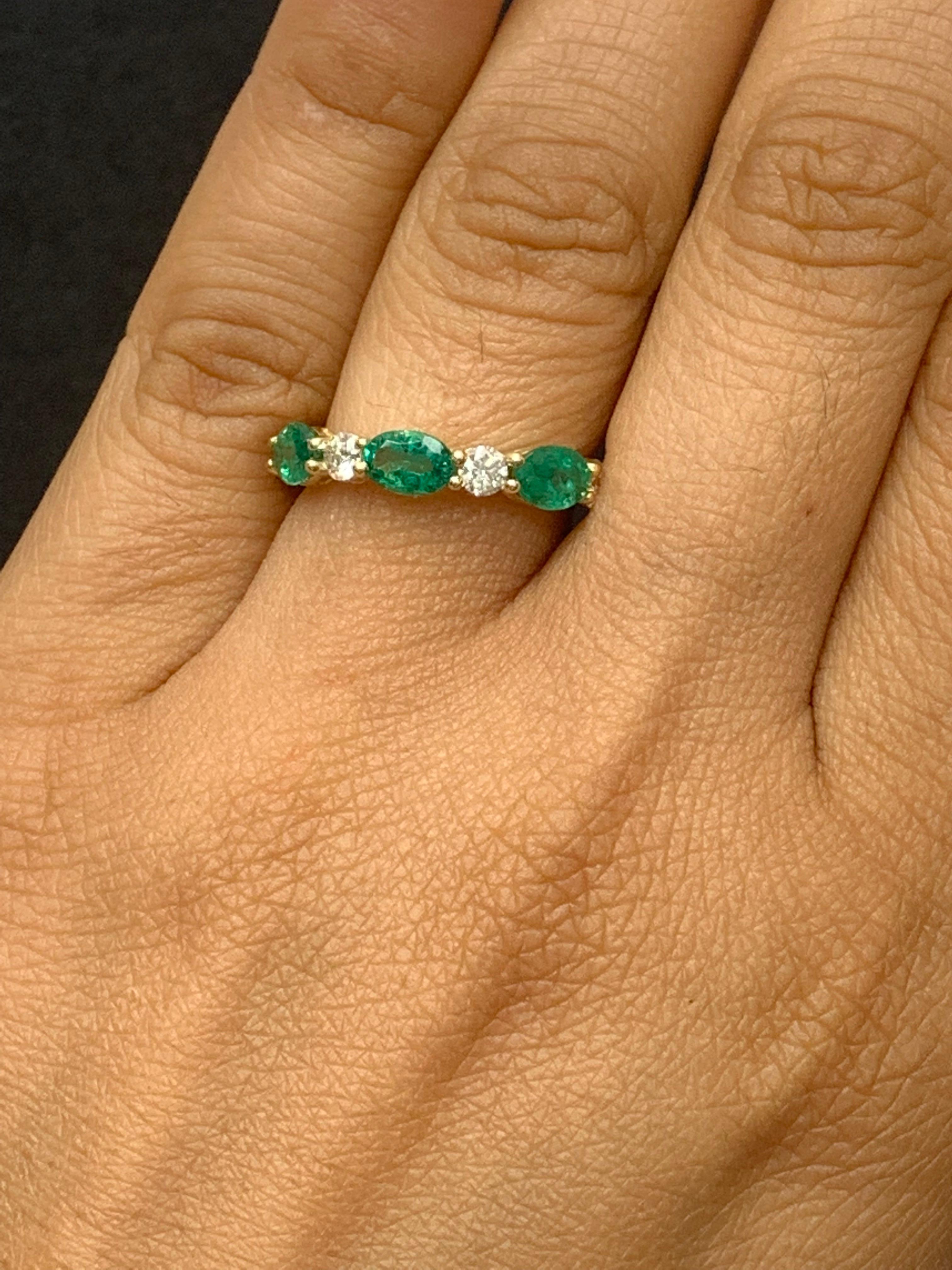 1.27 Carat Oval Cut Emerald and Diamond Band in 14K Yellow Gold For Sale 4
