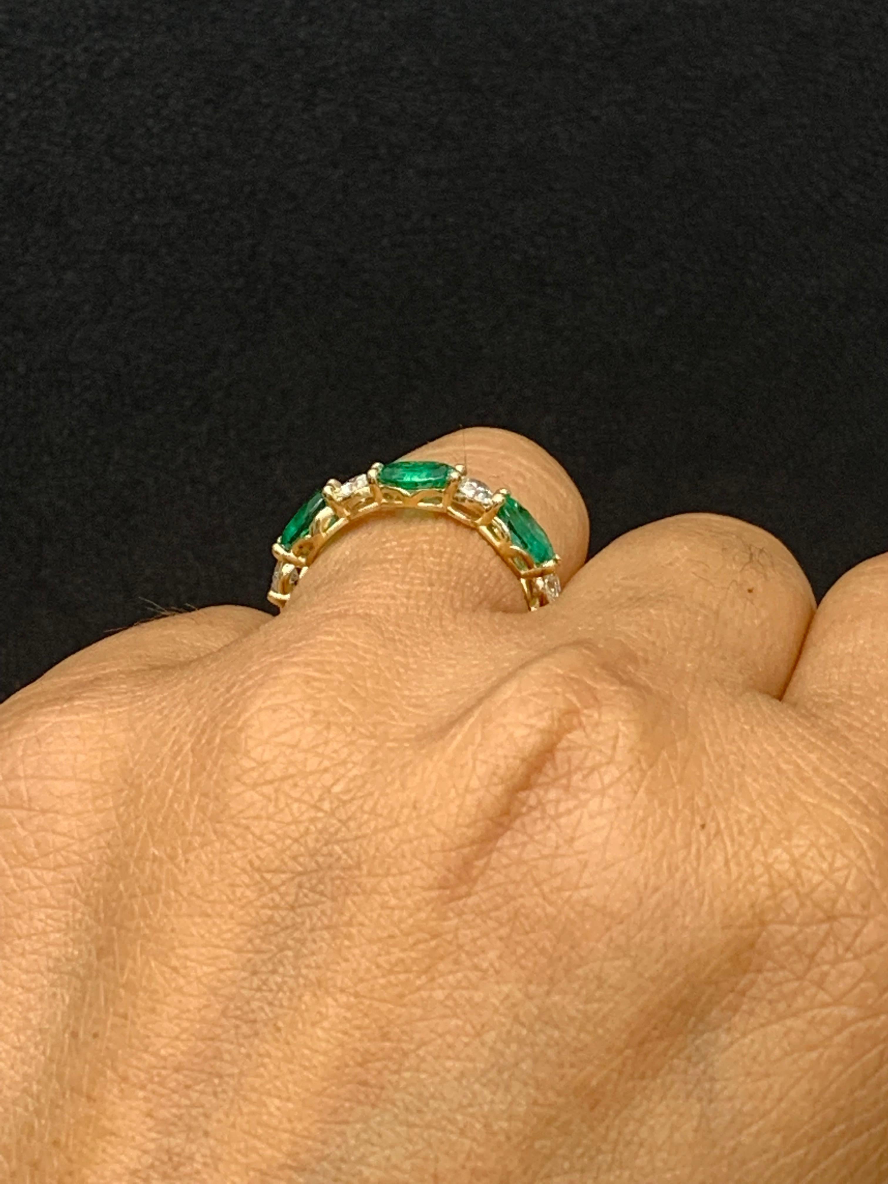 1.27 Carat Oval Cut Emerald and Diamond Band in 14K Yellow Gold For Sale 5