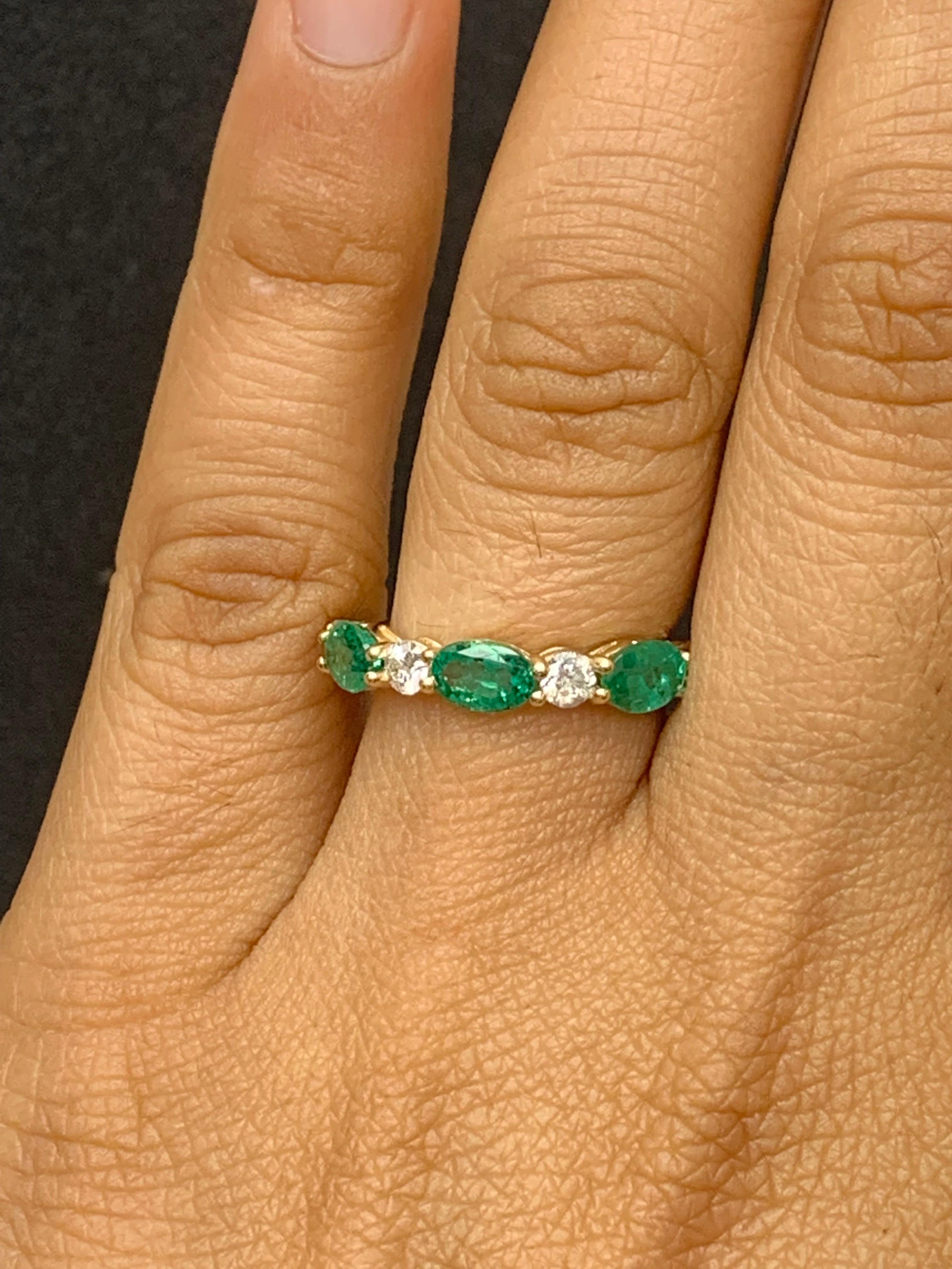 1.27 Carat Oval Cut Emerald and Diamond Band in 14K Yellow Gold In New Condition For Sale In NEW YORK, NY